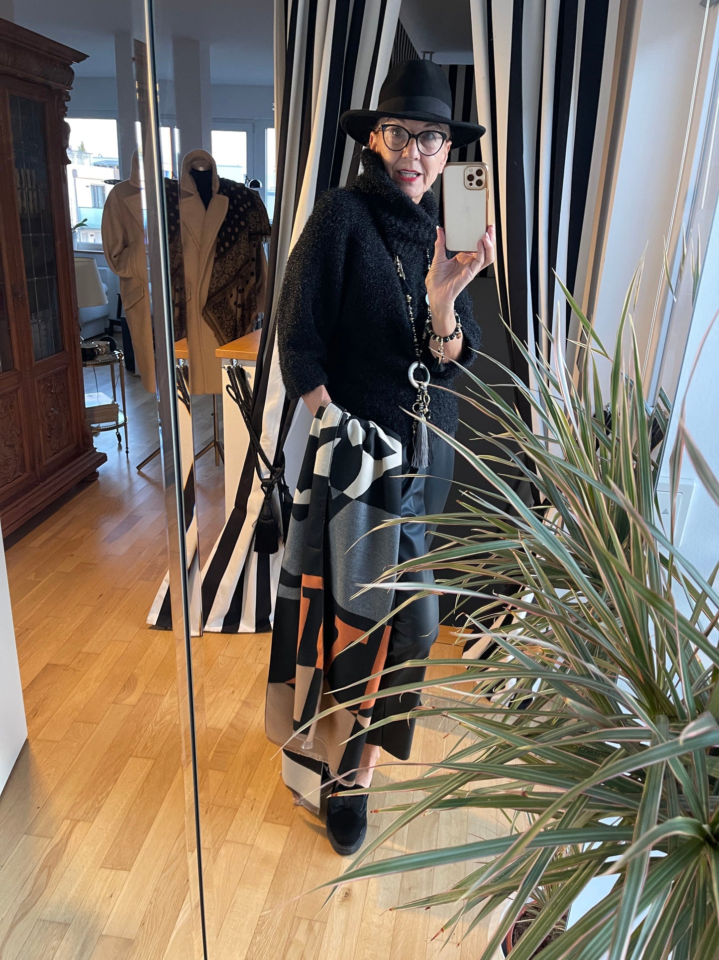 Pullover LUZIFER black €89,90