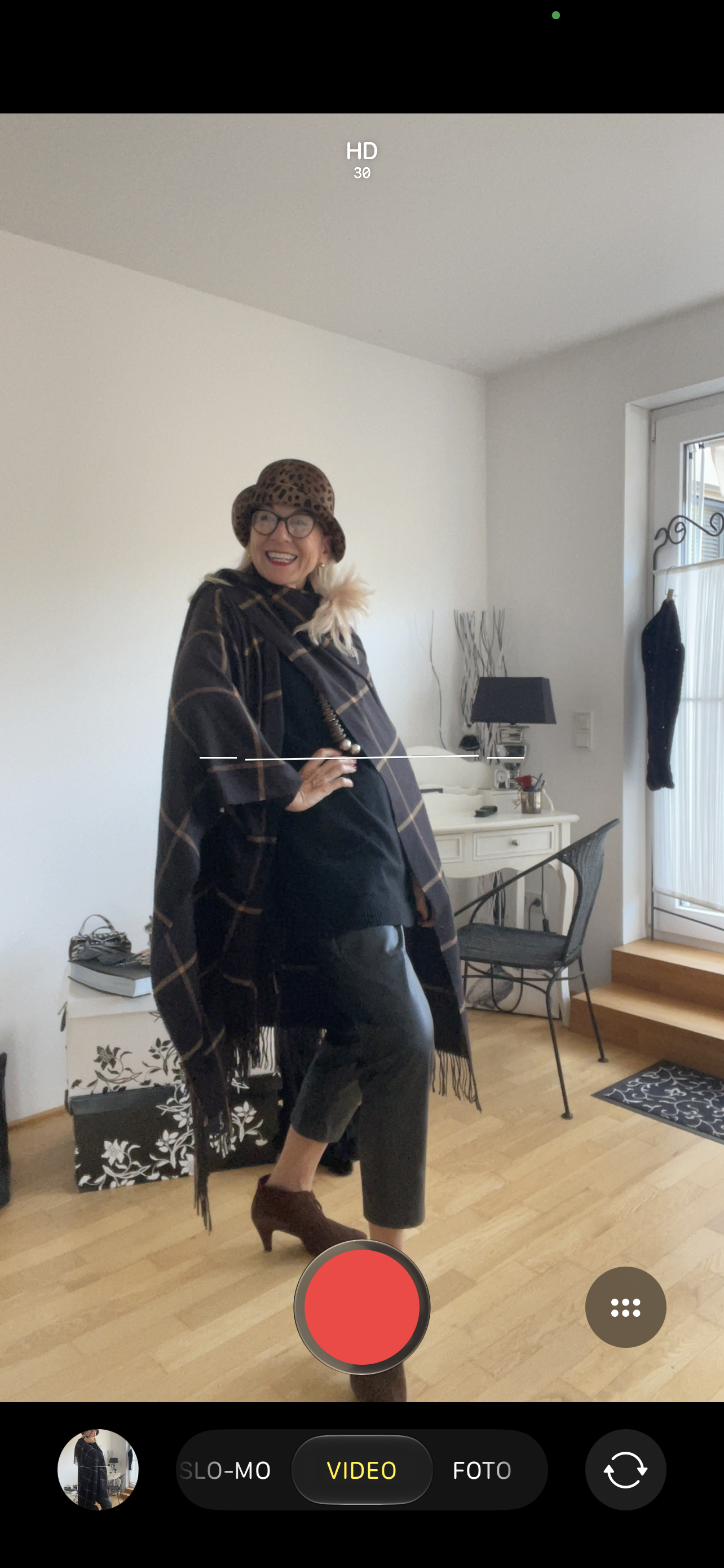 Schal Adria brown/black €89,90; super schicker Poncho… Edles Must-Have 🍁