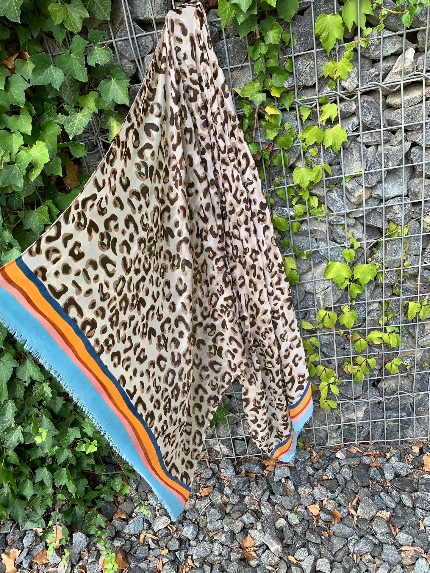 Schal COLOUFUL LEO blue €35,90 im ENDLESS-SUMMER-SALE