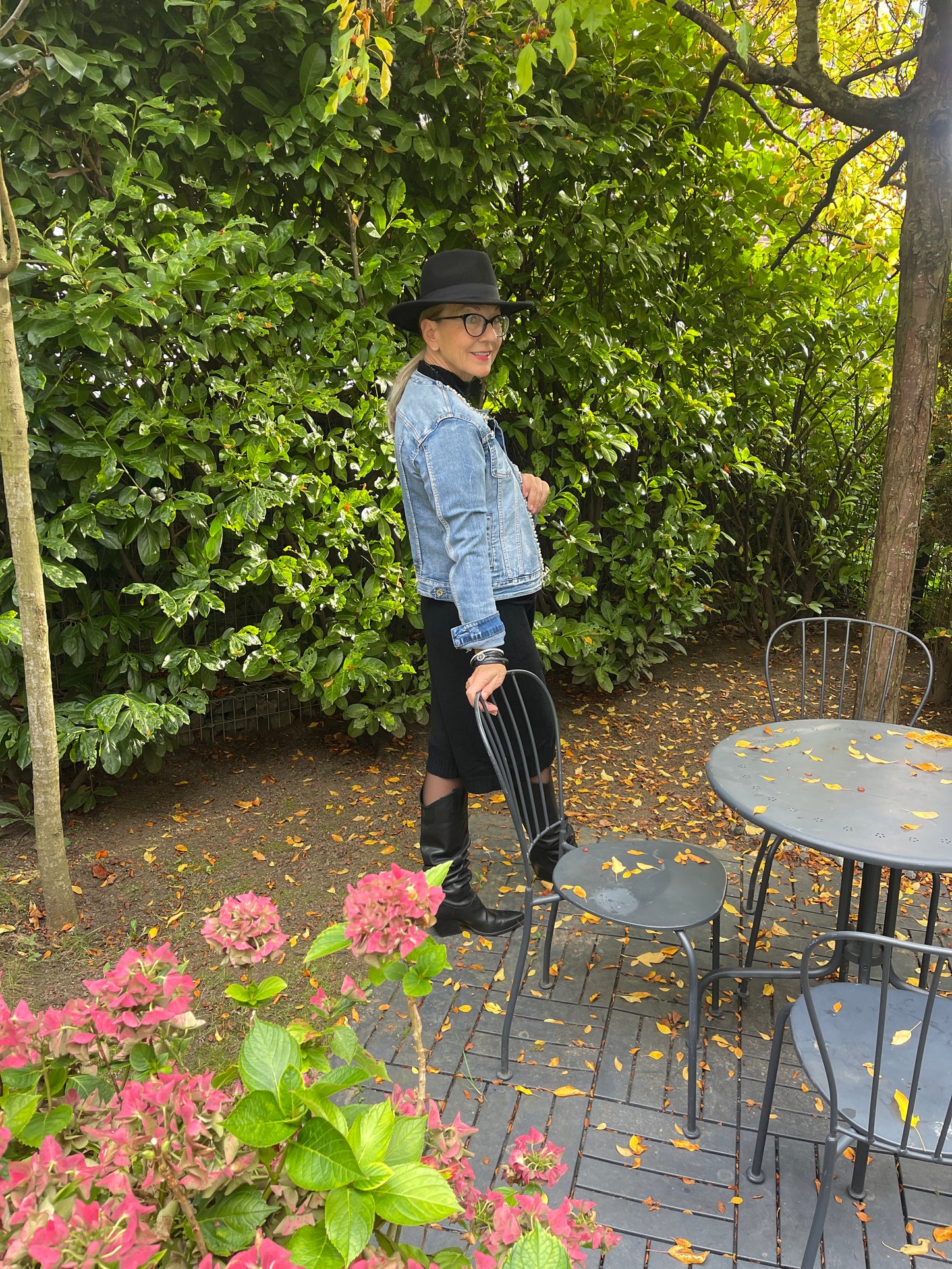 Jacke KIKKI €79,90 statt €99,90; „ Im Black-Friday-Outlet“, super edel wie lässige Jeans-Jacke; unser FASHIONISTA-TIP