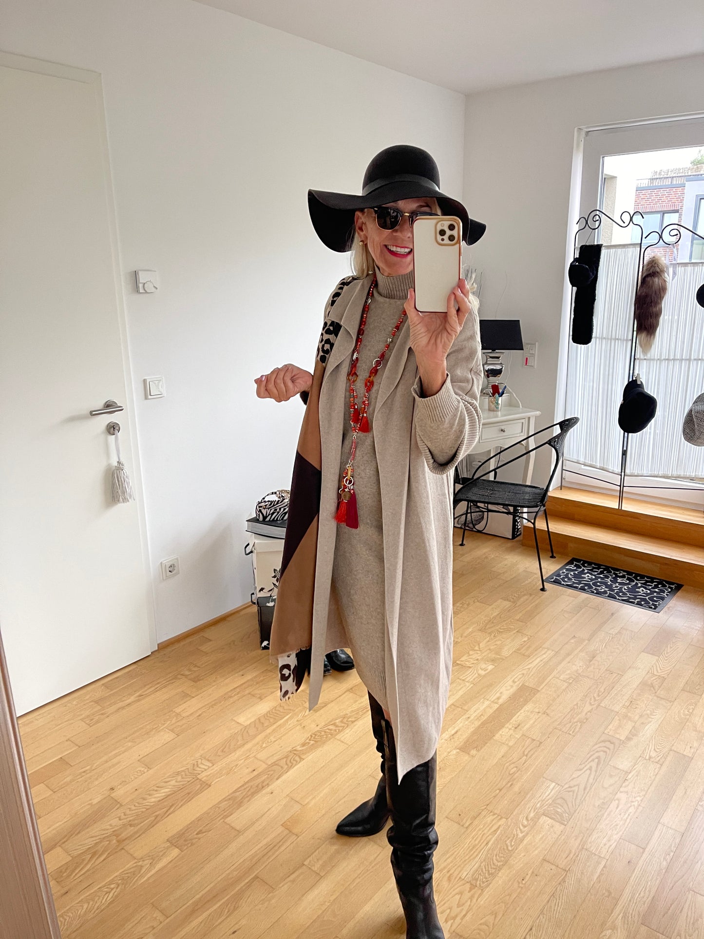 Mantel MERAN beige; jetzt €69,90 statt €129,90 „Im Black-Friday-Outlet“ ; super schicker Strickmantel ein „MUST HAVE“ der Saison