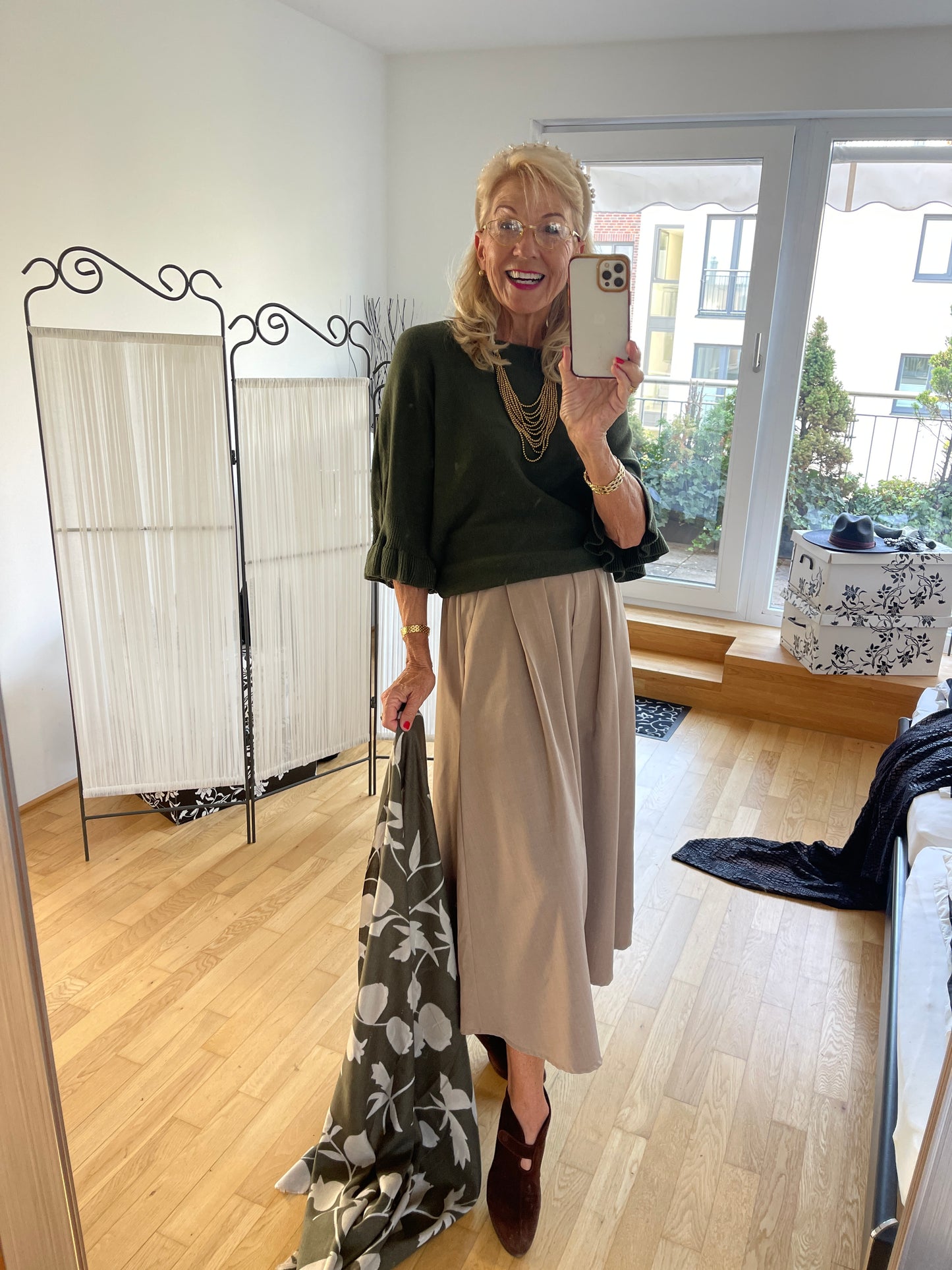 Pullover COLETTE olive €69,90; edel, schick und kuschelig