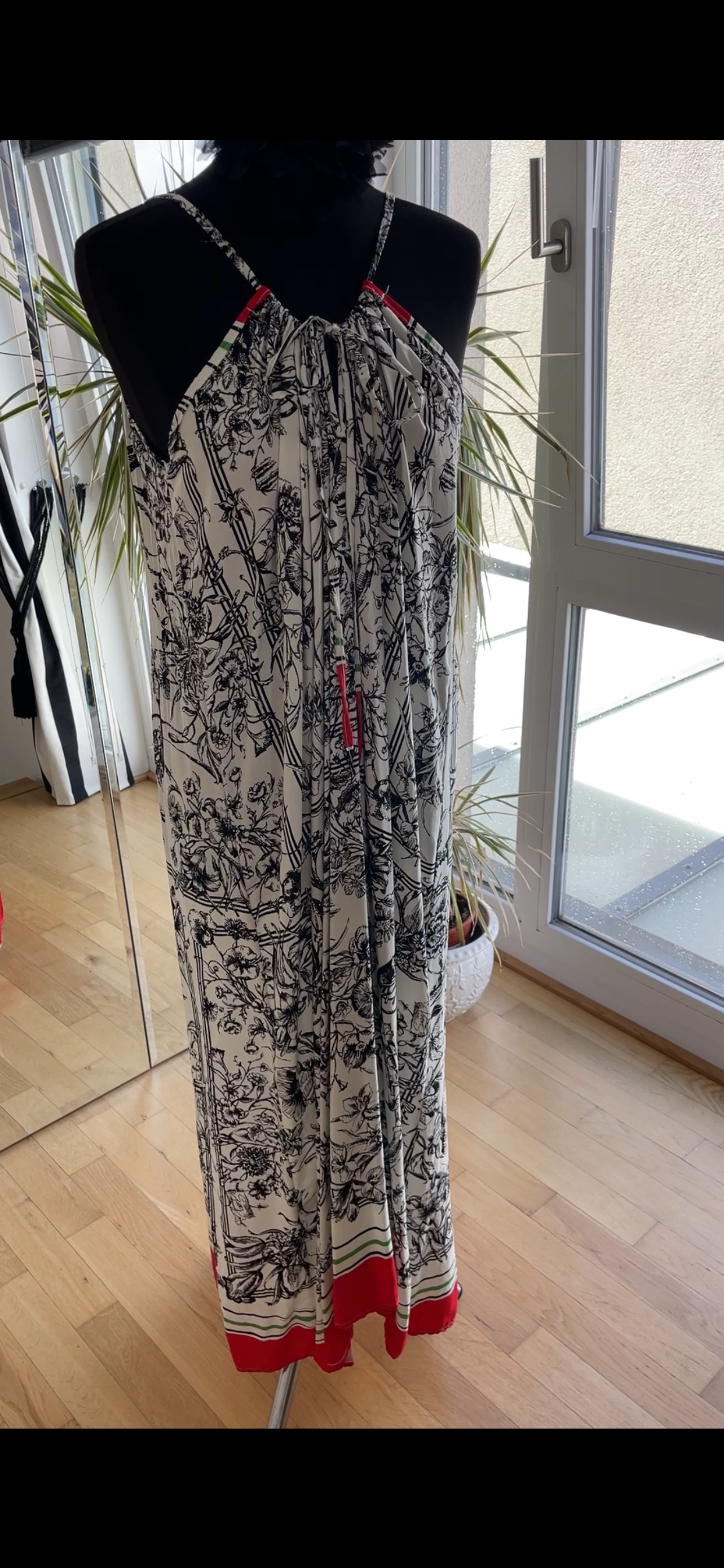 Kleid JOSELYN €119,90… super trendy, ein wirklicher Sommertraum