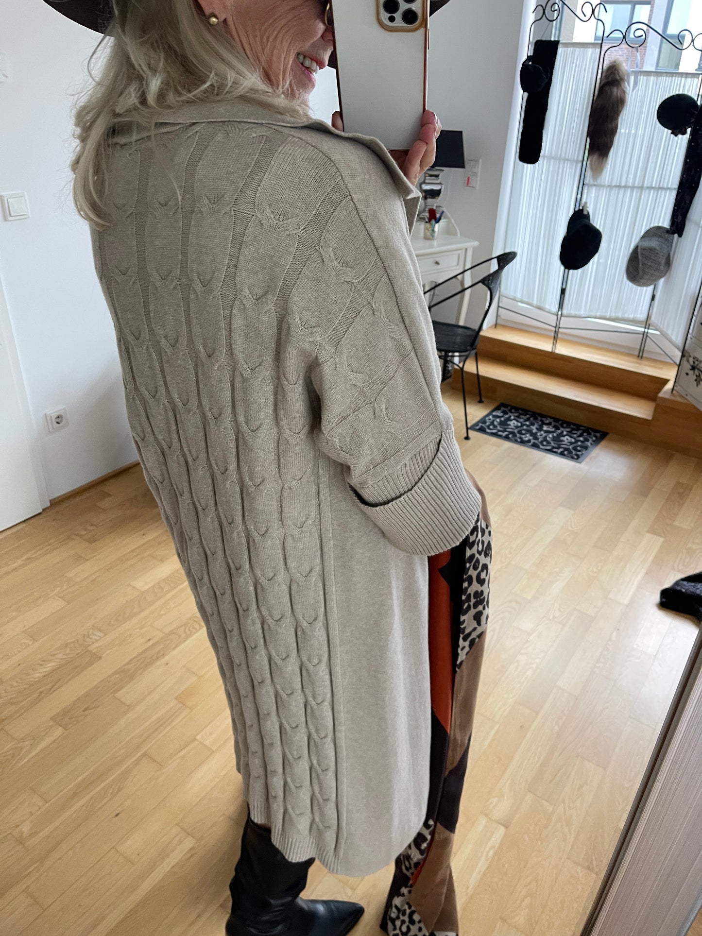 Mantel MERAN beige; jetzt €69,90 statt €129,90 „Im Black-Friday-Outlet“ ; super schicker Strickmantel ein „MUST HAVE“ der Saison