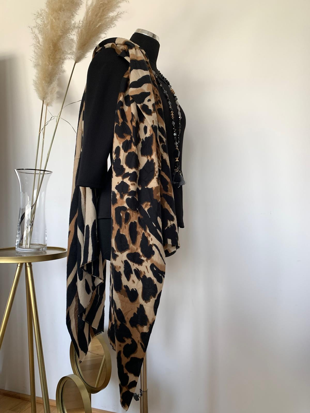 Oberteil PRETTY black; „Im MEGA-OUTLET“ nur noch €39,90 statt €79,90