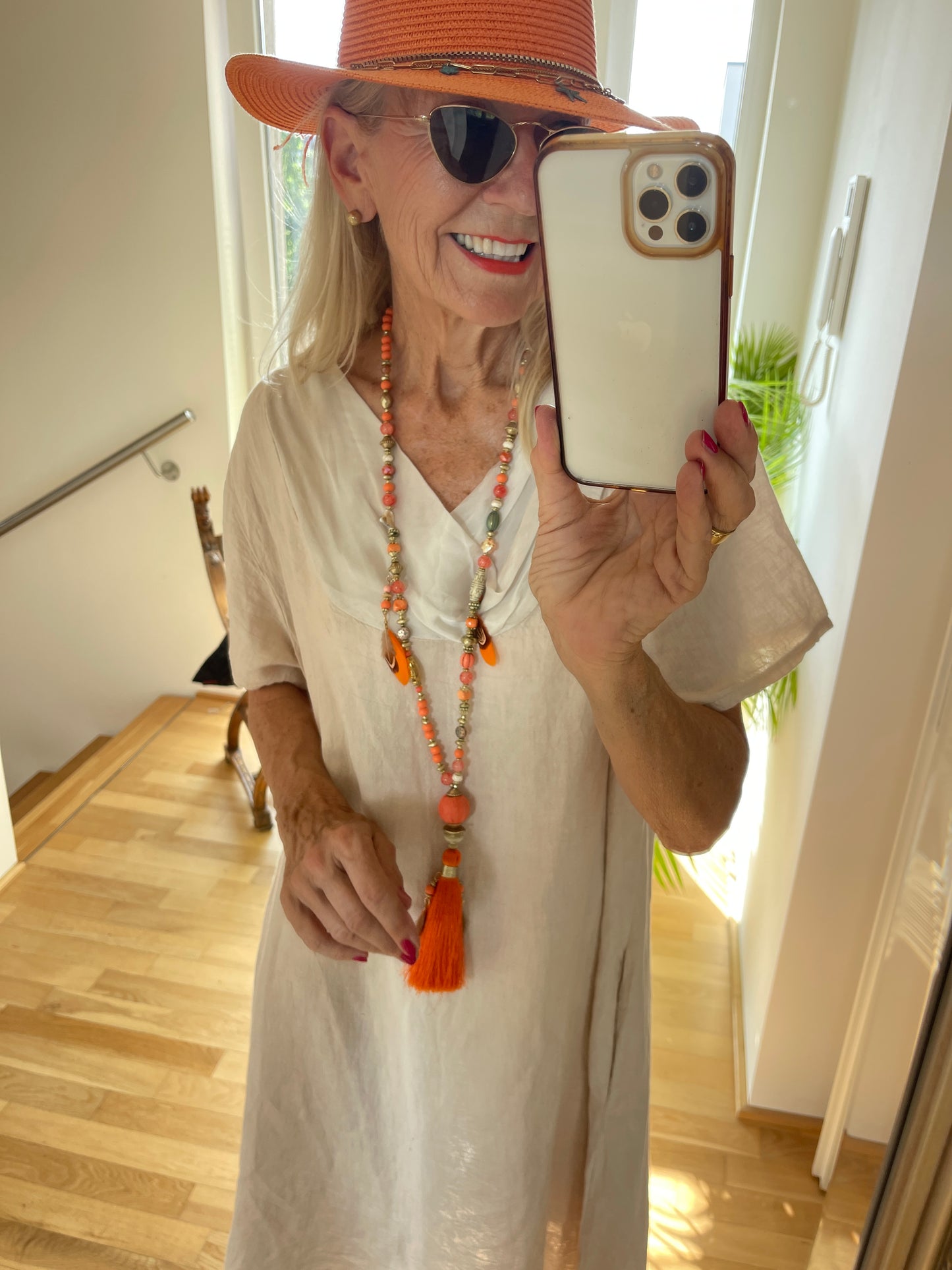 Kleid MARGOT beige €79,90 statt €109,90; auch starke Größen lieben extravagante Mode