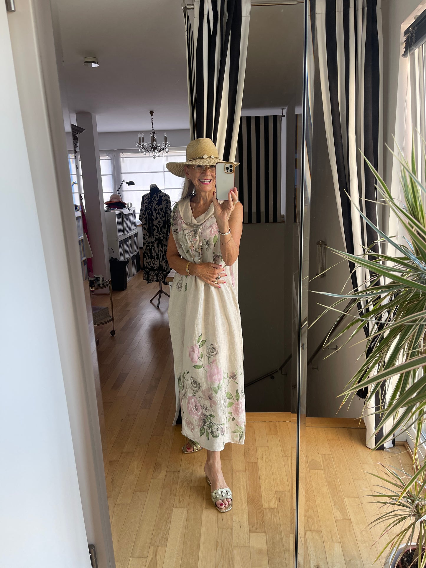 Kleid CARLOTTA beige €79,90 statt €109,90; Kleider machen Leute … Modell CARLOTTA hält Wort!!