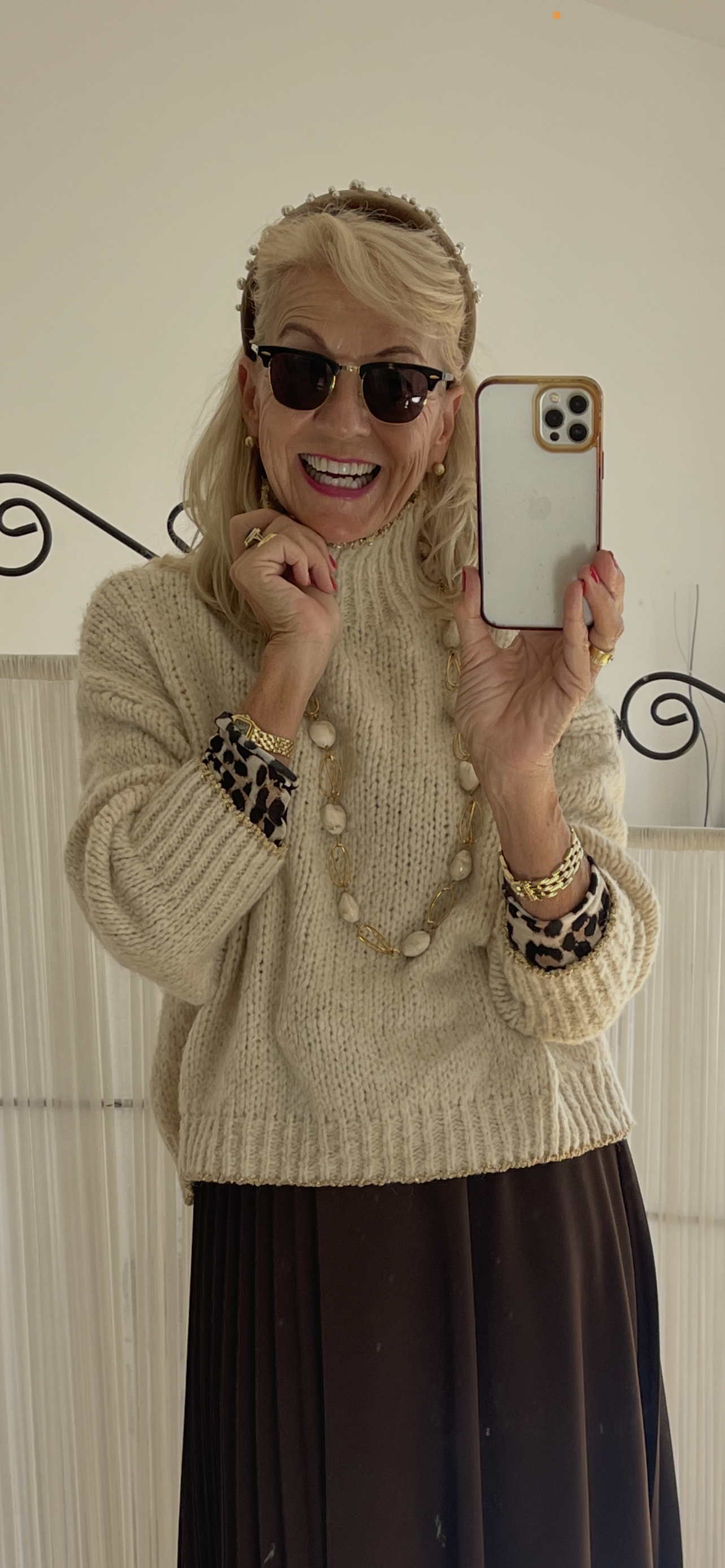 Pullover SAMANTHA beige €89,90; zarte Farben auch an kühlen Tagen🍂
