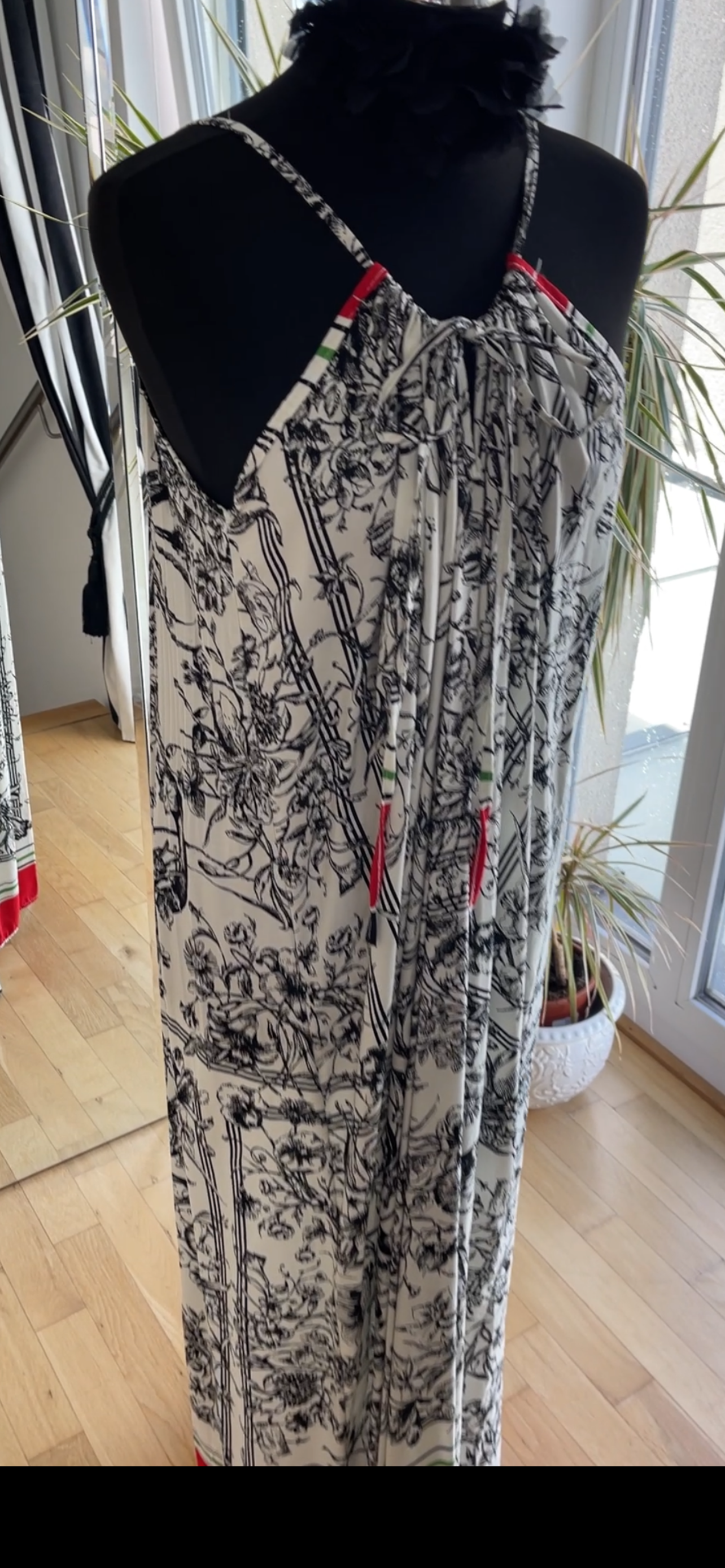 Kleid JOSELYN €119,90… super trendy, ein wirklicher Sommertraum