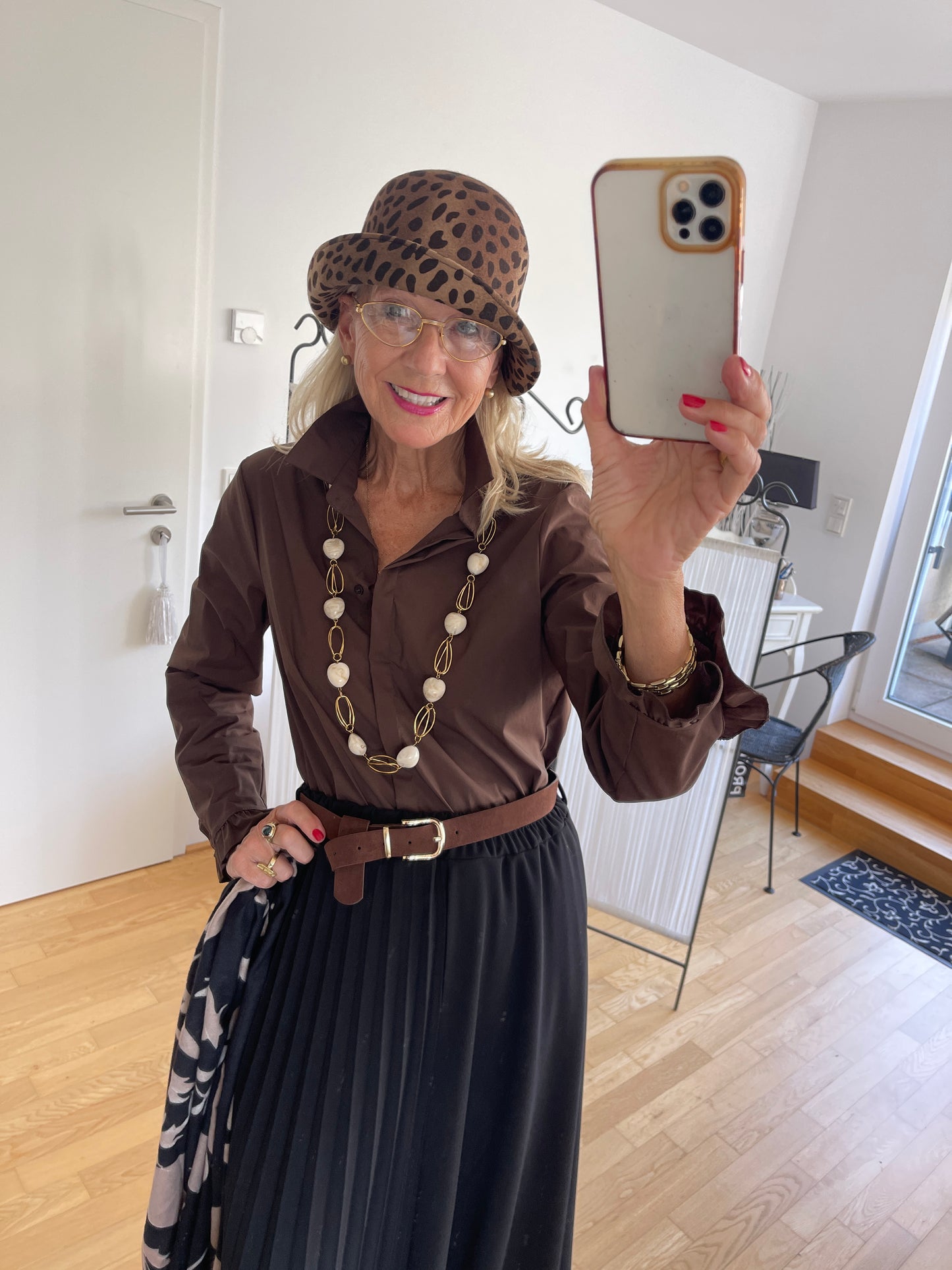 Bluse MARMARIS schoko €79,90; Klassiker mit dem gewissen Etwas🍂