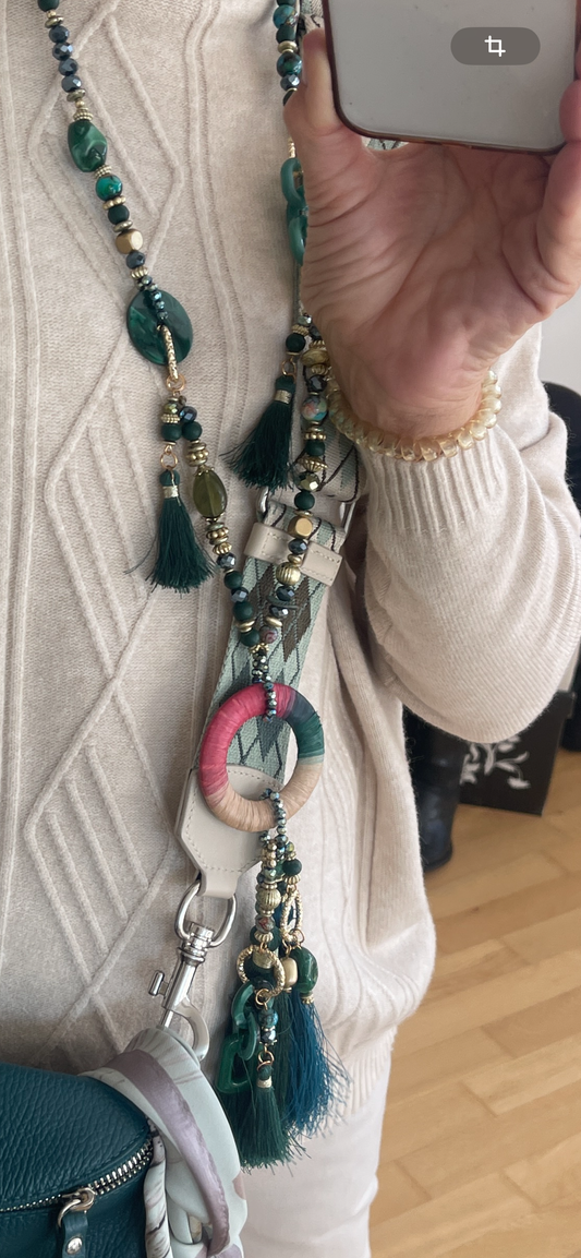 Kette NELLY green; jetzt €29,90 statt  €49,90.. peppt jedes schlichte Outfit auf!!