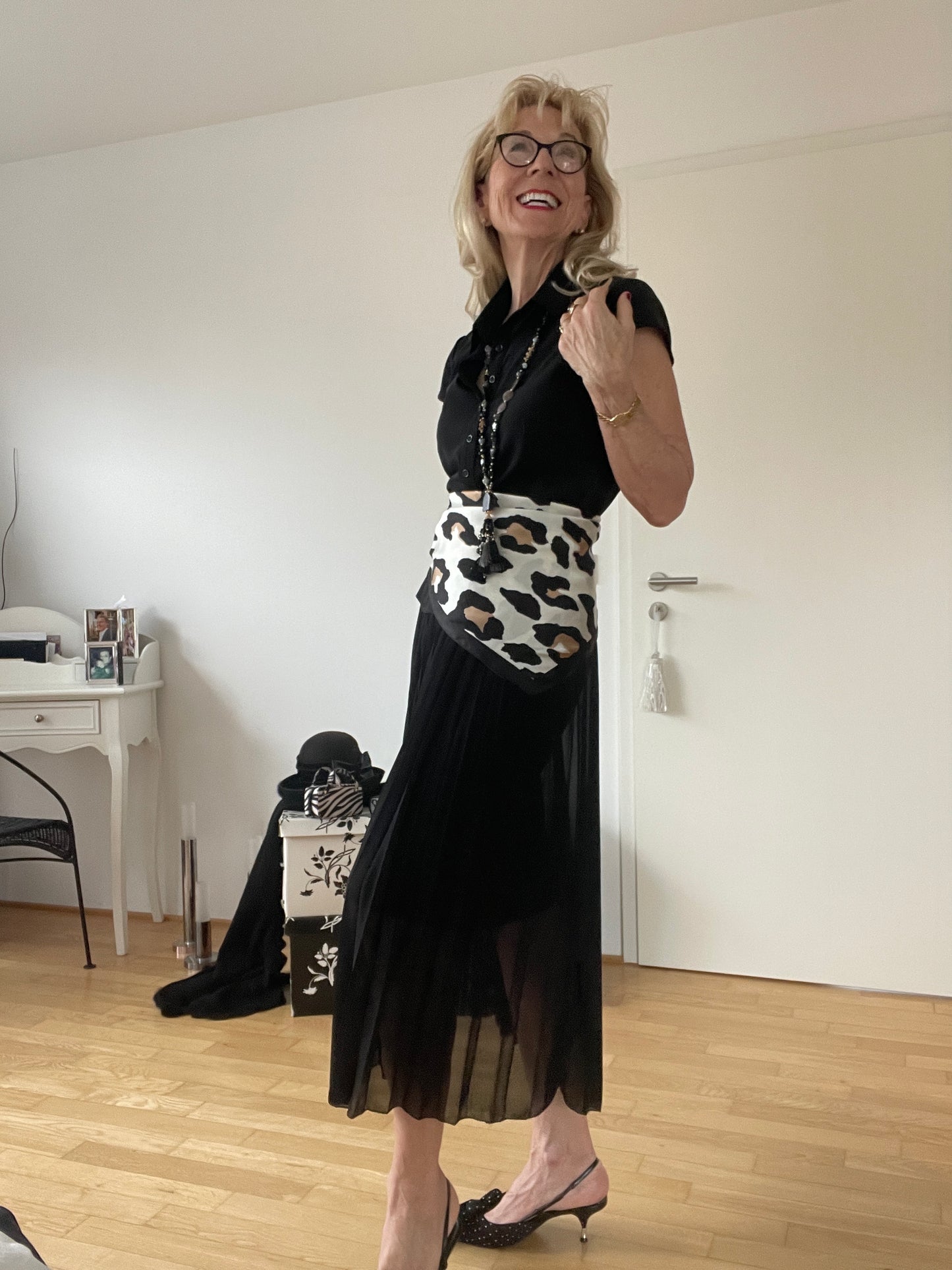 Bluse NOON; hübsche, figurbetonte Bluse.. herrlich vielseitig zu kombinieren