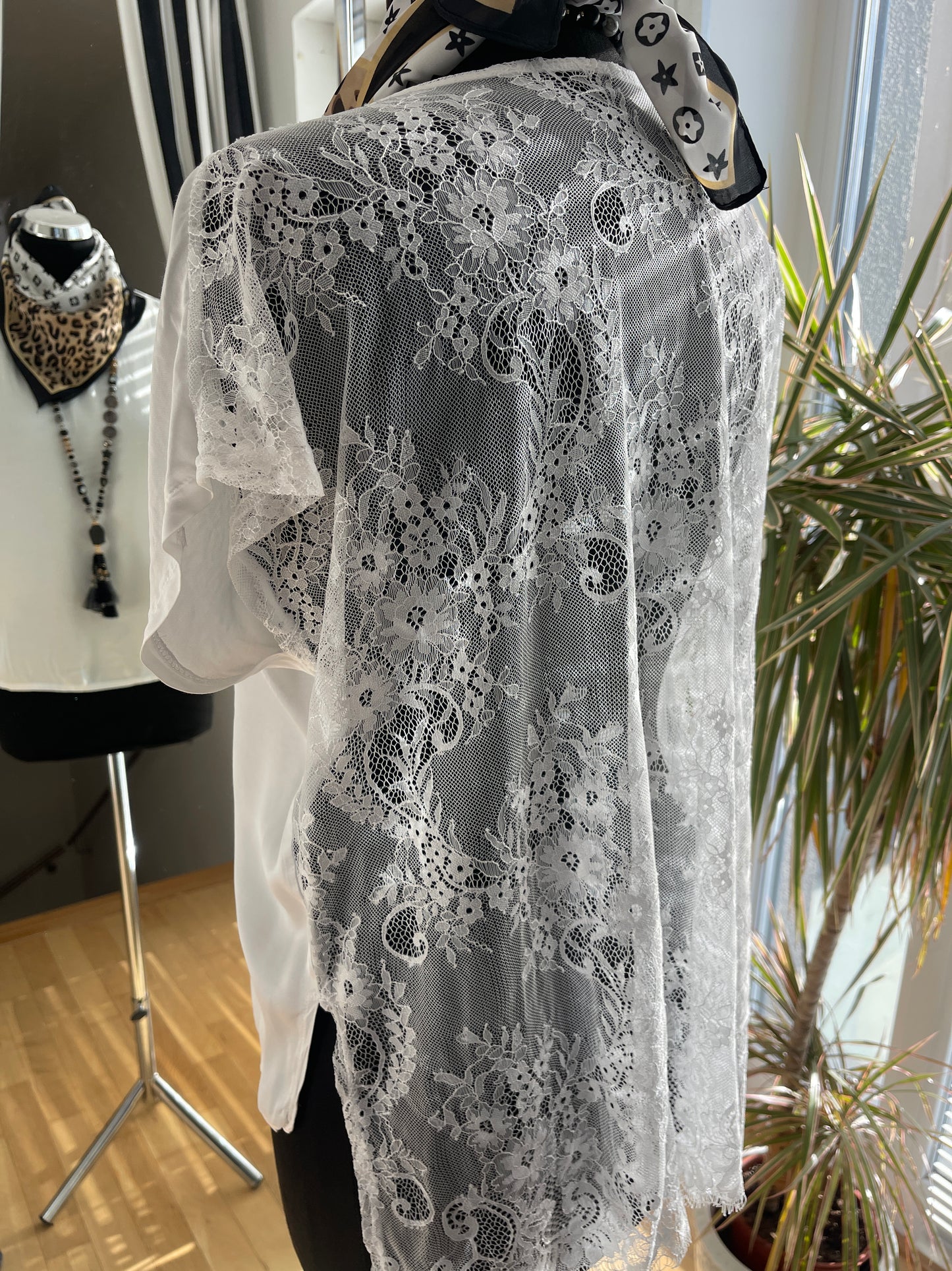 Oberteil PERLA white im Outlet €29,90 statt €69,90; einerseits edel & elegant andererseits frech& sexy