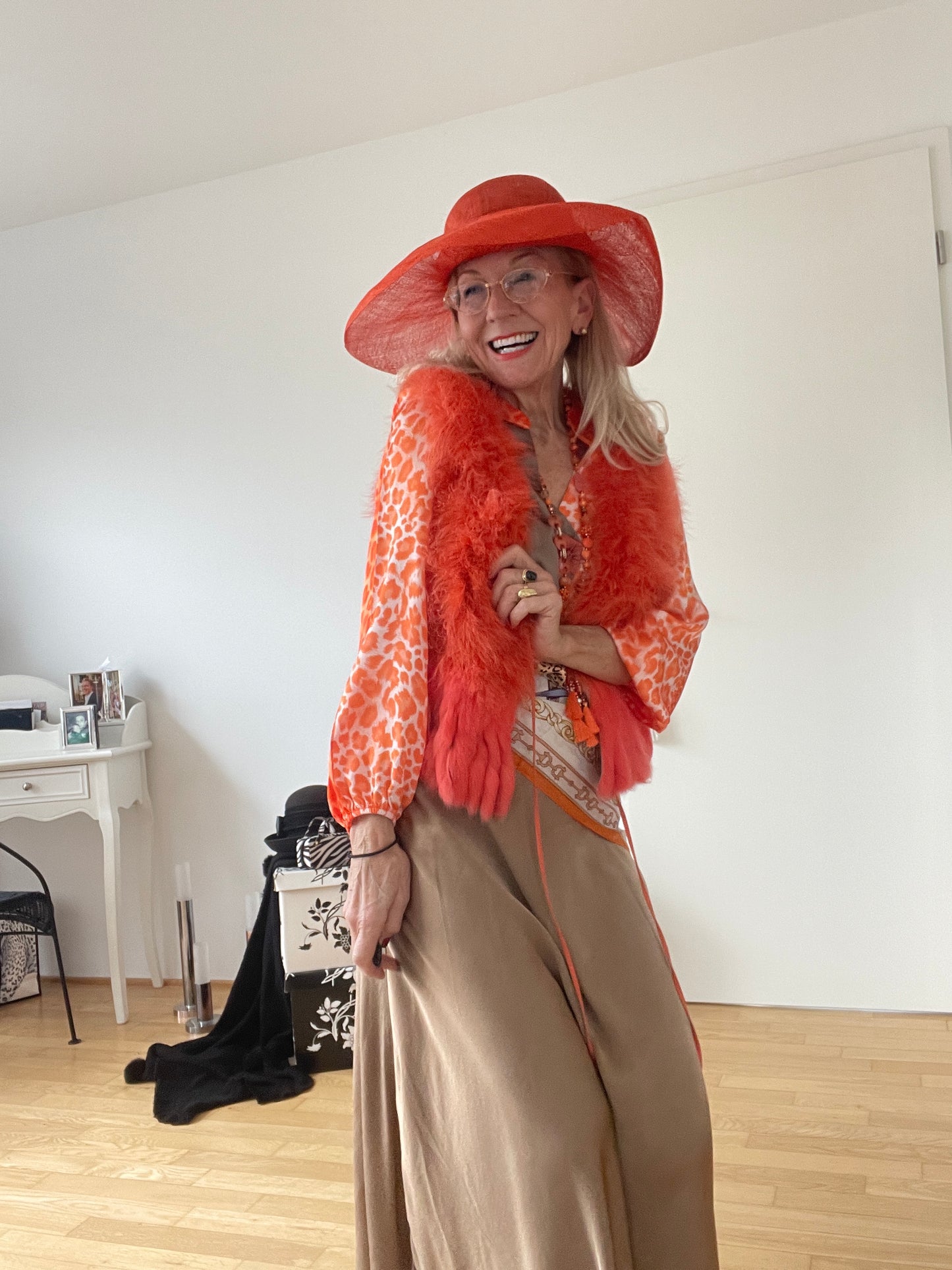 Weste PUSCHEL orange €119,90; super stylische Fell-Fake-Weste