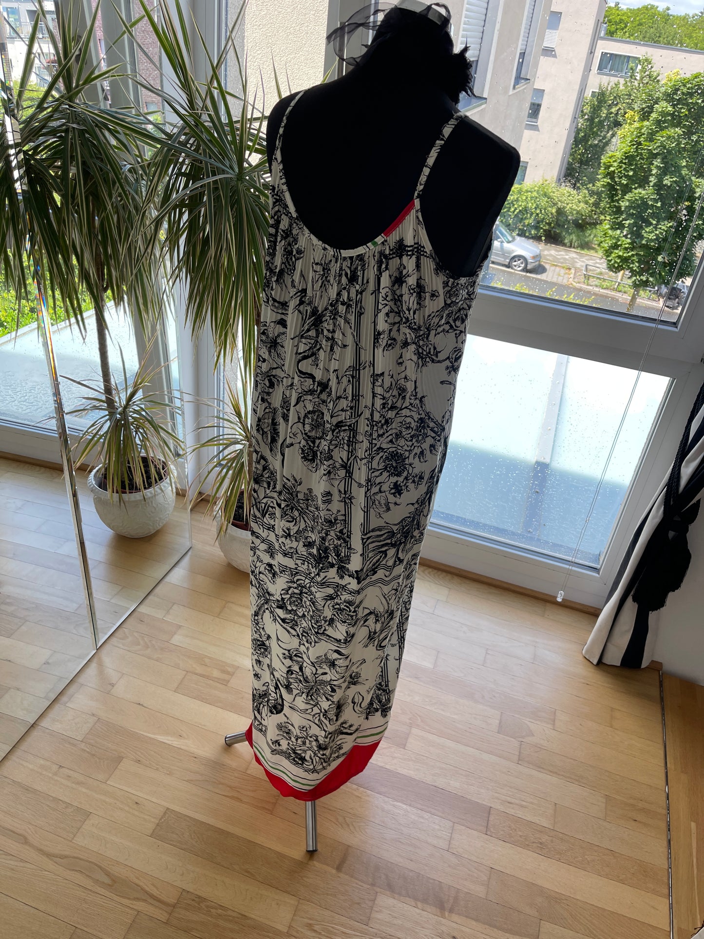 Kleid JOSELYN €119,90… super trendy, ein wirklicher Sommertraum