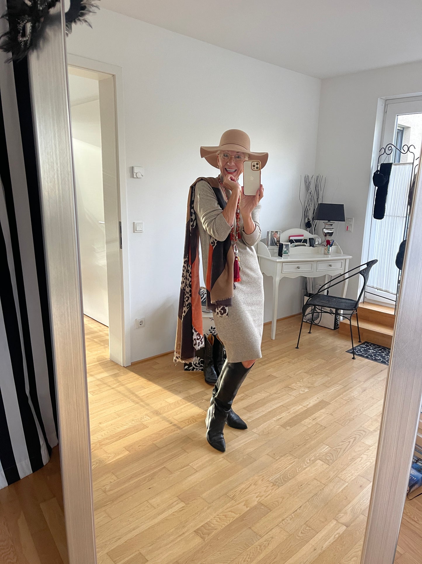 Kleid NASTI beige;  „IM BLACK-FRIDAY OUTLET“ nur noch €59,90 statt €99,90; klasse sitzendes, super edles und toll kombinierbares Strickkleid