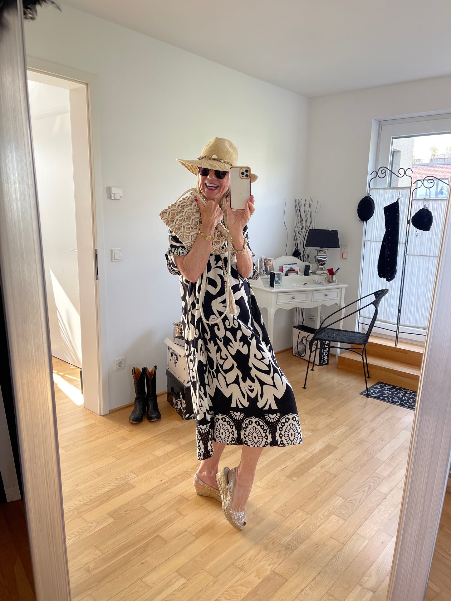 Kleid FLAVIO €99,90; edel, schick und unfassbar angenehm, perfekt auch für Genussgrößen