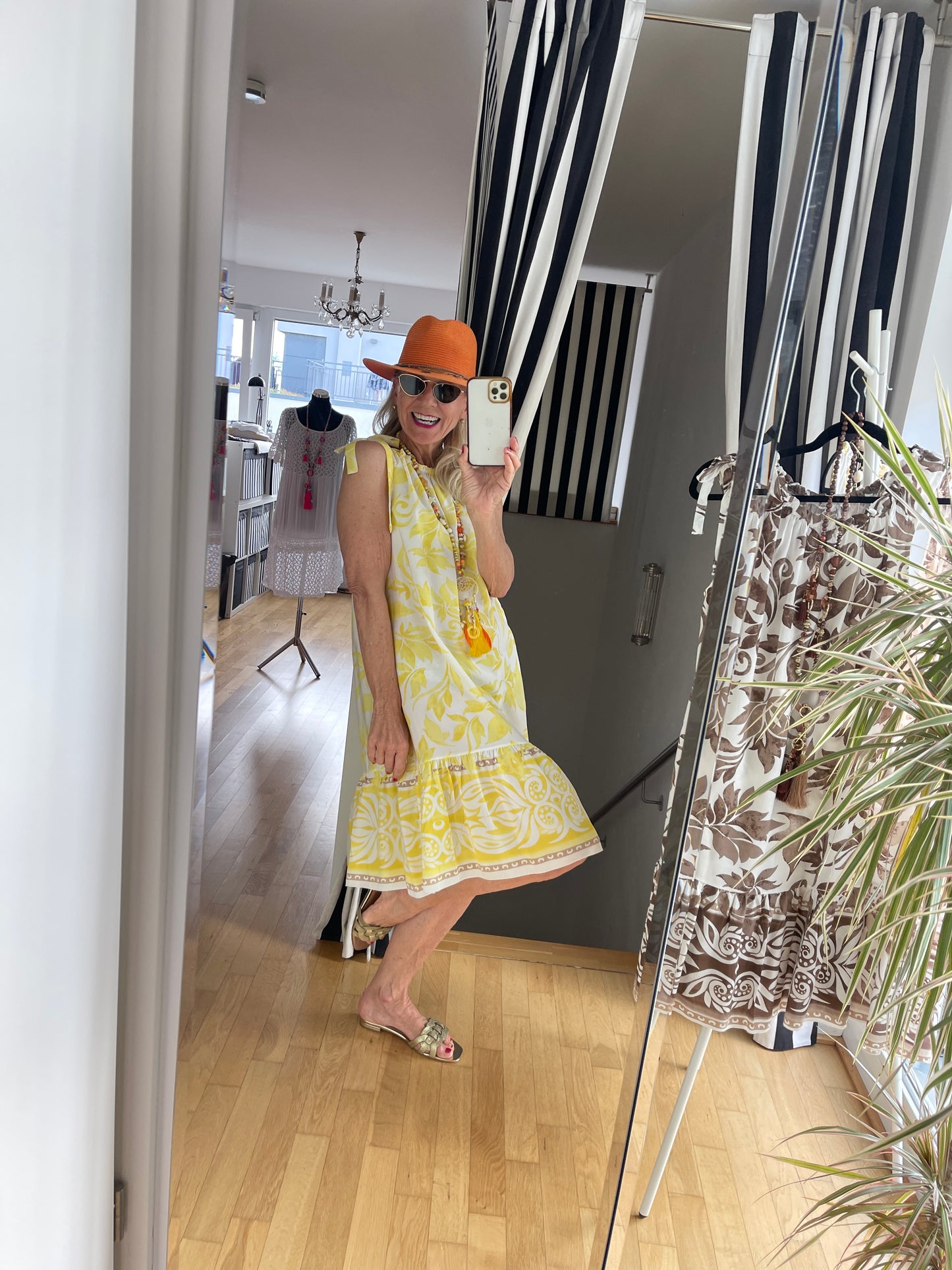 Kleid RICHI gelb €69,90; …. Sind uns heiße Tage so richtig willkommen