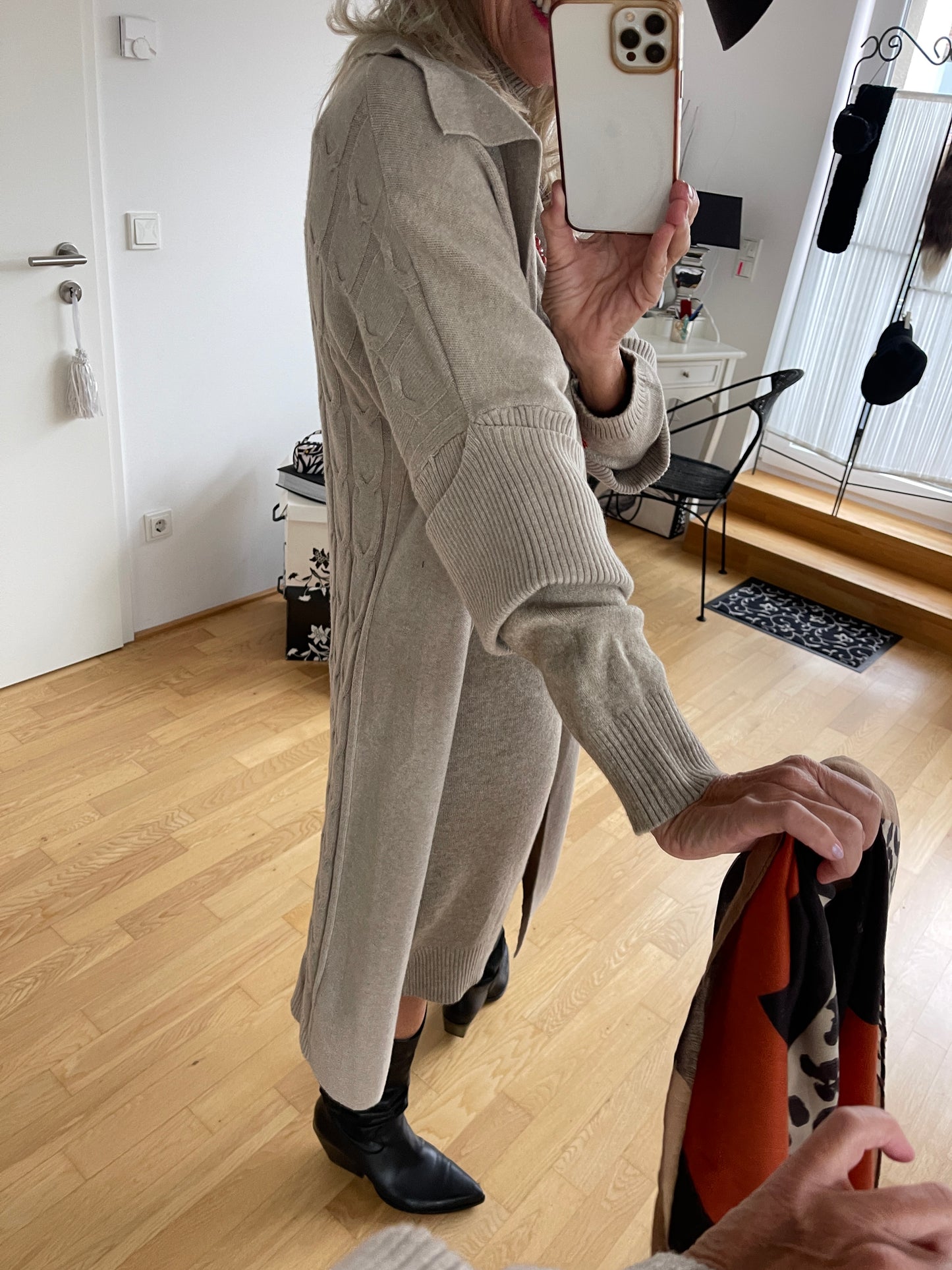 Mantel MERAN beige; jetzt €69,90 statt €129,90 „Im Black-Friday-Outlet“ ; super schicker Strickmantel ein „MUST HAVE“ der Saison