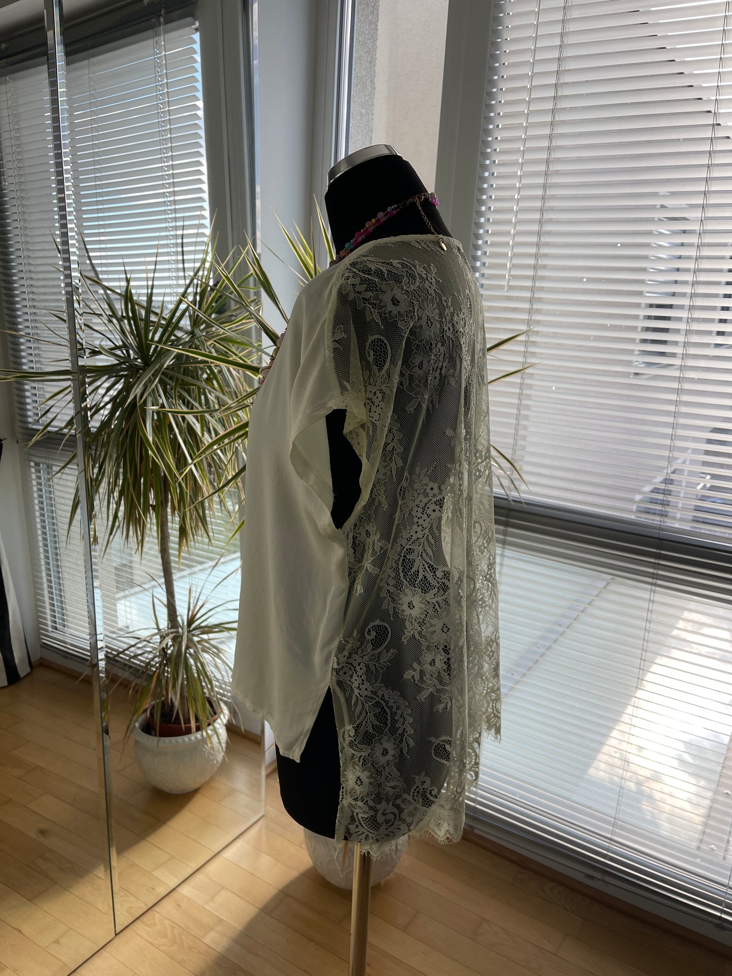 Oberteil PERLA yellow im Outlet €29,90 statt €69,90; einerseits edel & elegant andererseits raffiniert & sexy