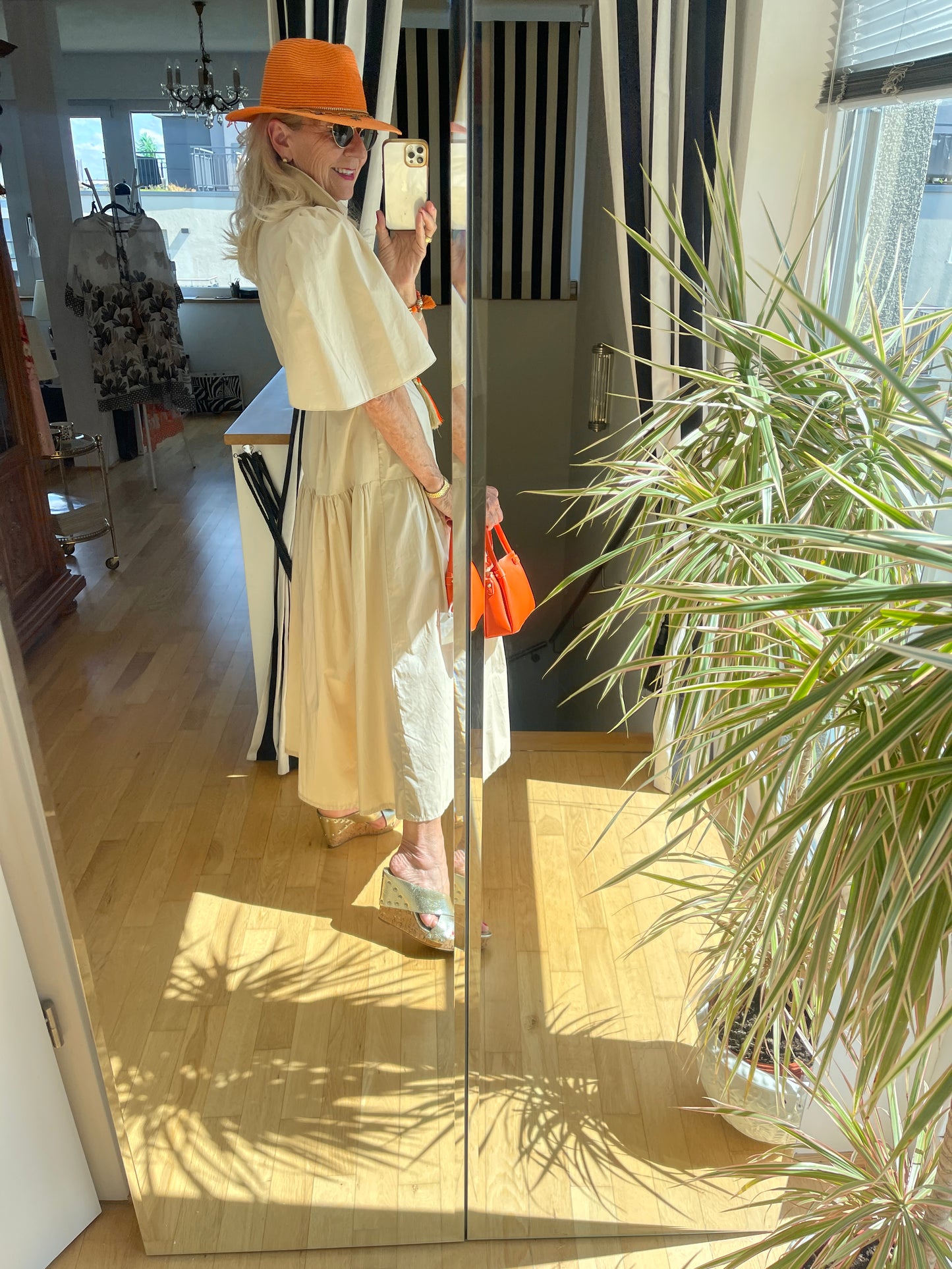 Kleid KLEO €119,90; Edler Chic mit Pfiff