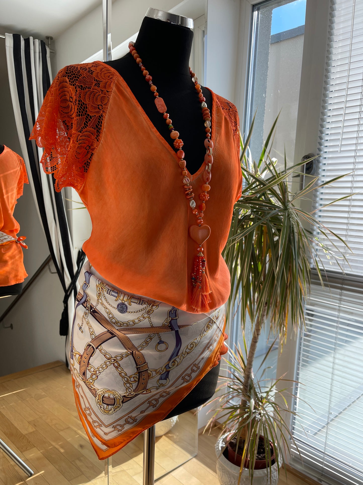 Oberteil/Top SUSA orange €49,90; .. ein genial schickes Basic-Teil