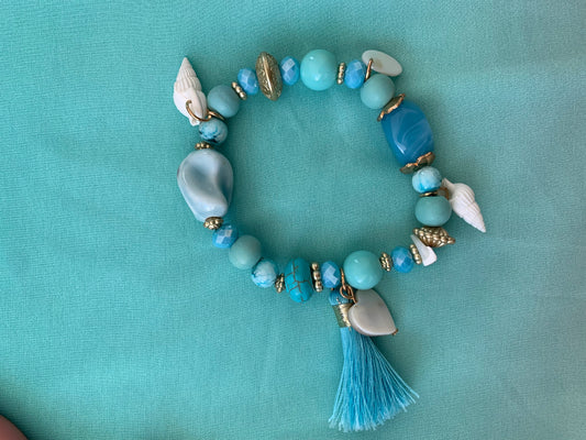 Armband ARIELLE blue €24,90, ein zauberhaftes Accessoires