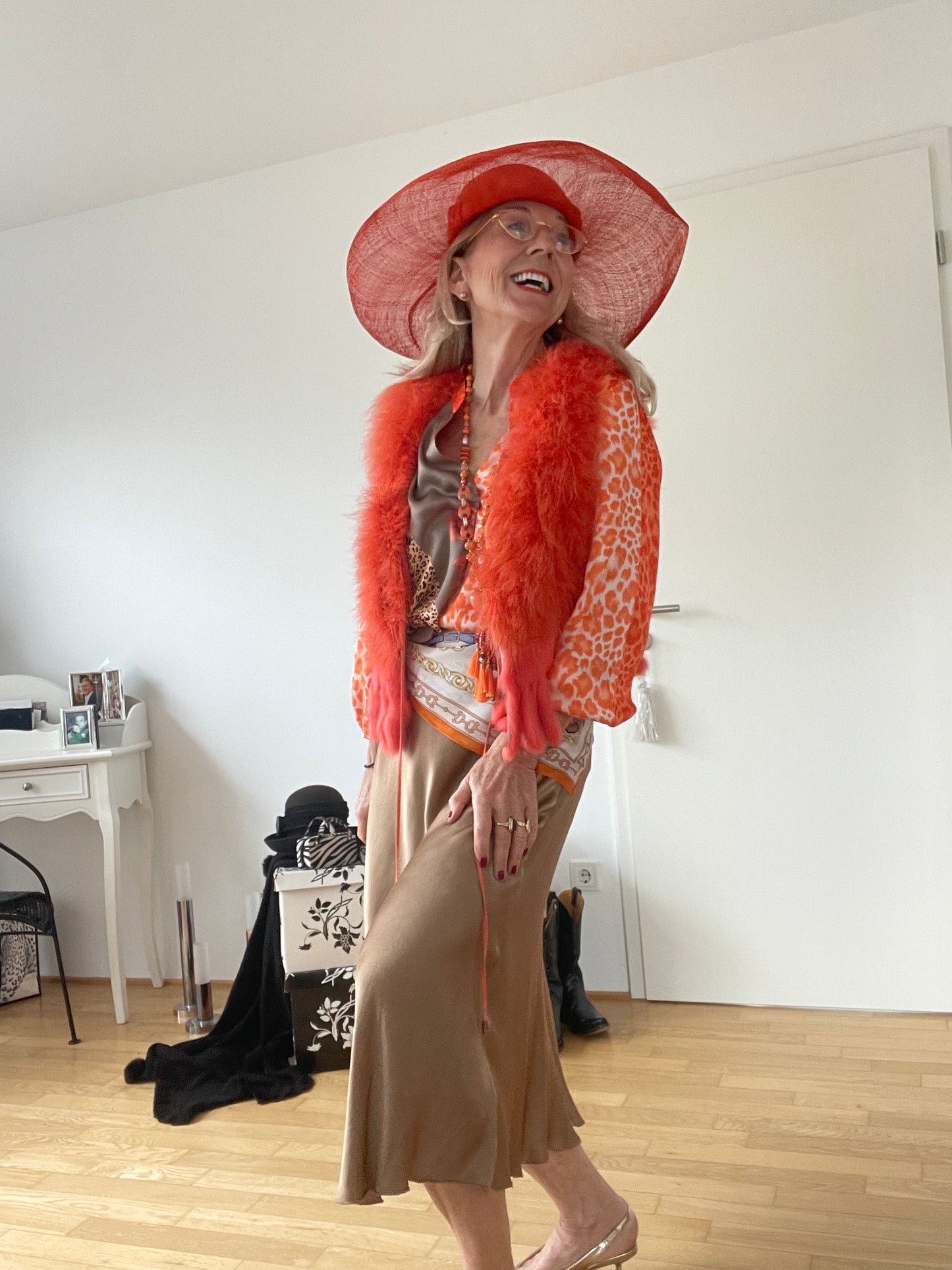 Weste PUSCHEL orange €119,90; super stylische Fell-Fake-Weste