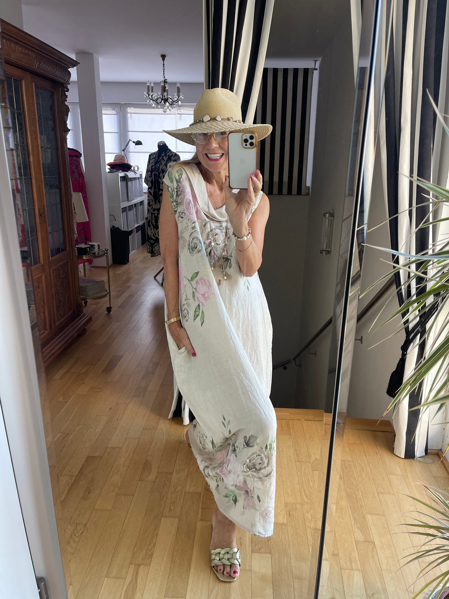 Kleid CARLOTTA beige €79,90 statt €109,90; Kleider machen Leute … Modell CARLOTTA hält Wort!!