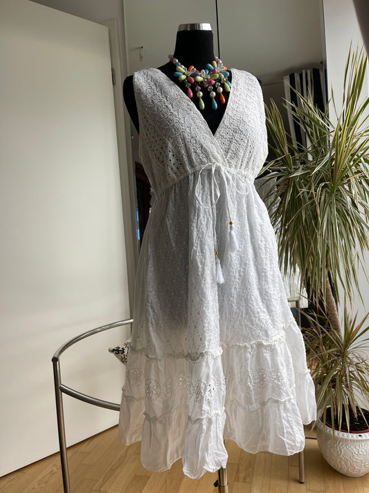 Kleid LUCY white €69,90 statt €89,90; dieses hübsche Modell darf nicht fehlen