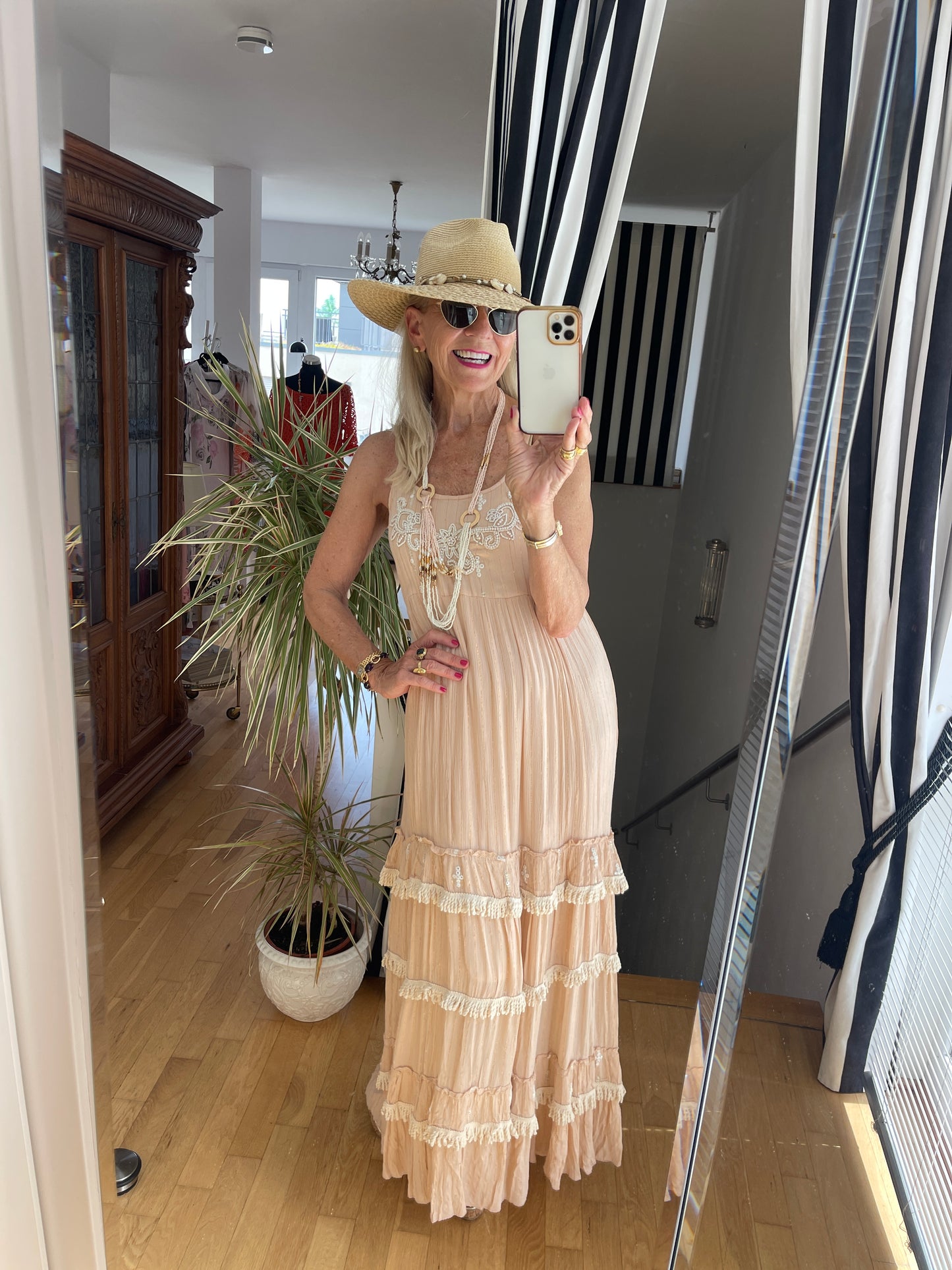 Kleid PALLAK €129,90; da kann der Sommer ewig dauern