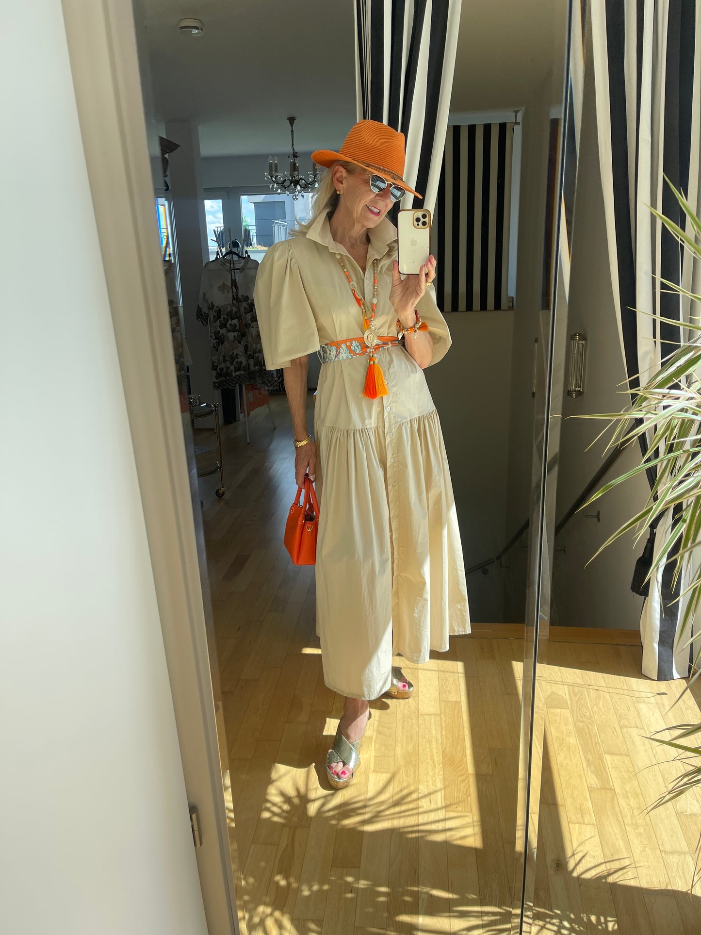 Kleid KLEO €119,90; Edler Chic mit Pfiff