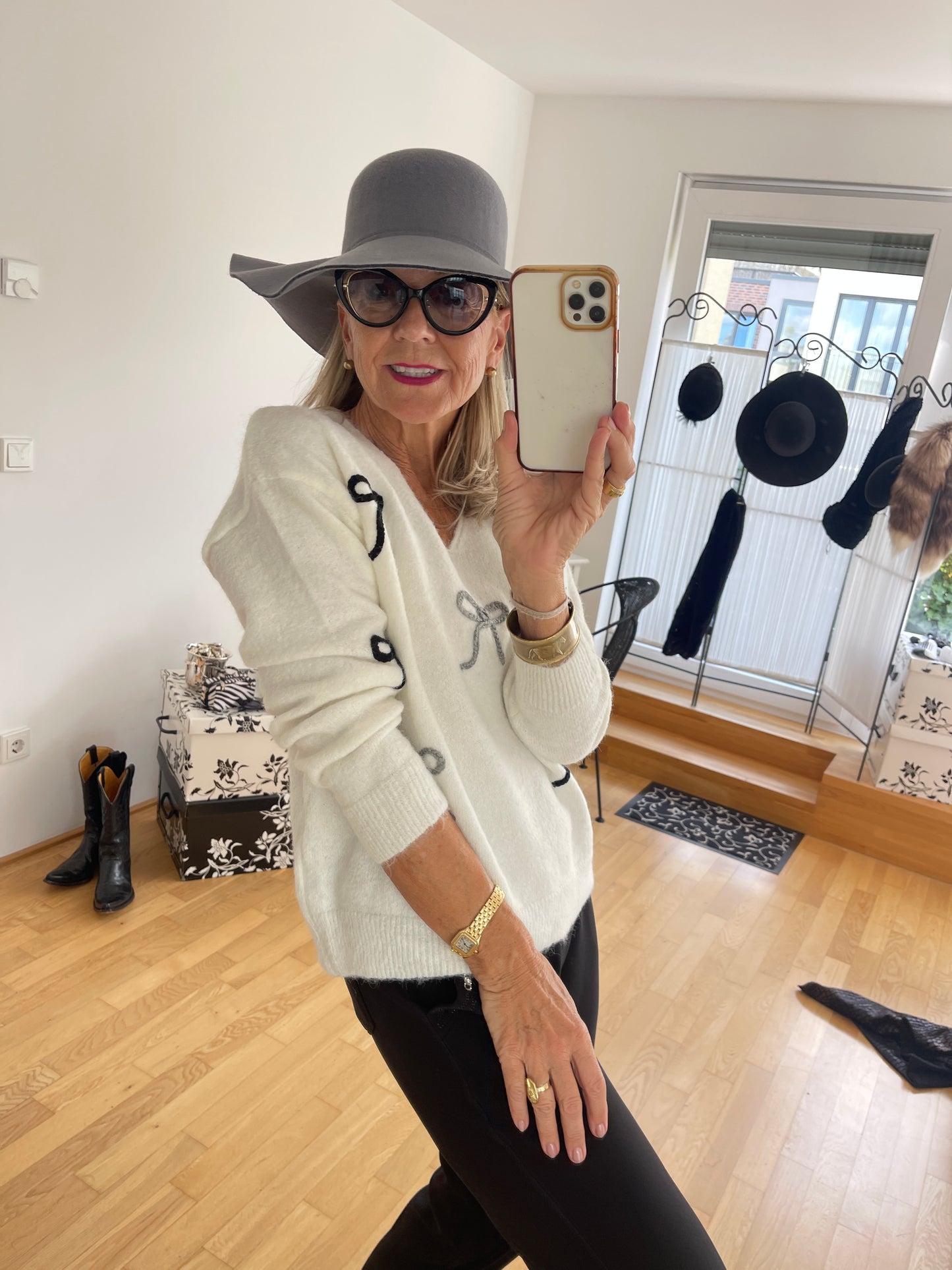 Pullover NALA white €79,90; ausgefallen, schick, kuschelig … was besonderes!!