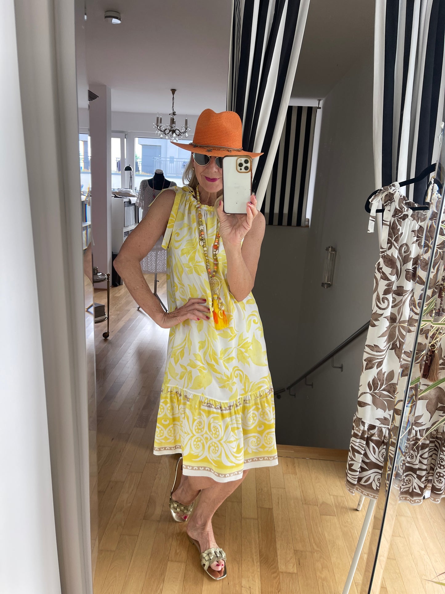 Kleid RICHI gelb €69,90; …. Sind uns heiße Tage so richtig willkommen
