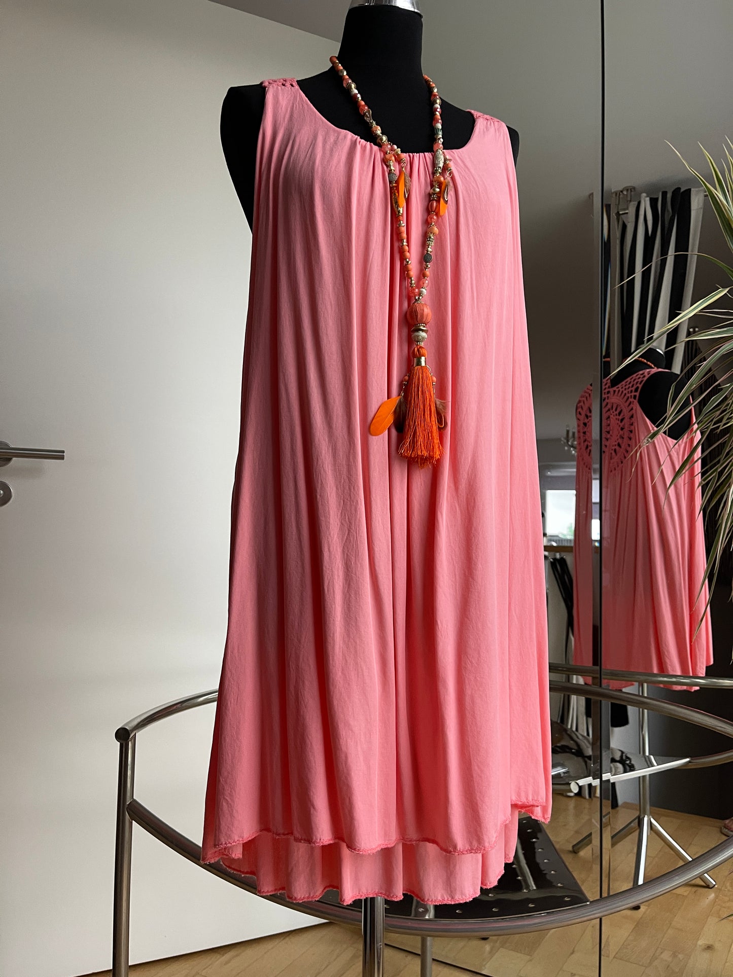 Kleid BURMA lachs €59,90 statt €79,90; ein schöner Rücken kann auch entzücken