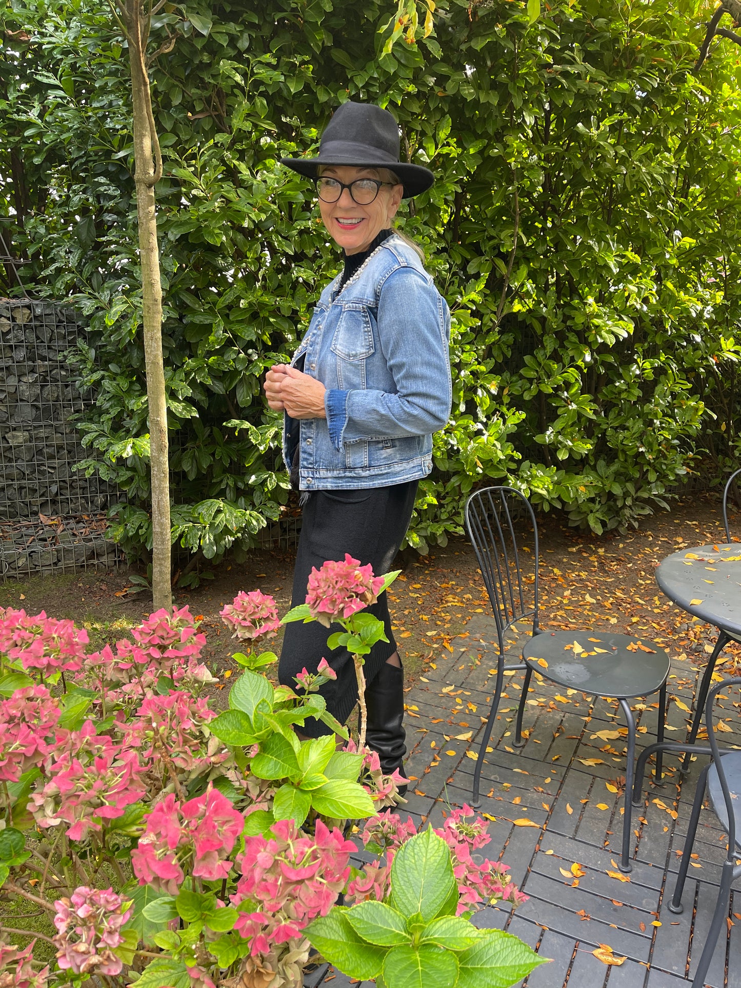 Jacke KIKKI €79,90 statt €99,90; „ Im Black-Friday-Outlet“, super edel wie lässige Jeans-Jacke; unser FASHIONISTA-TIP