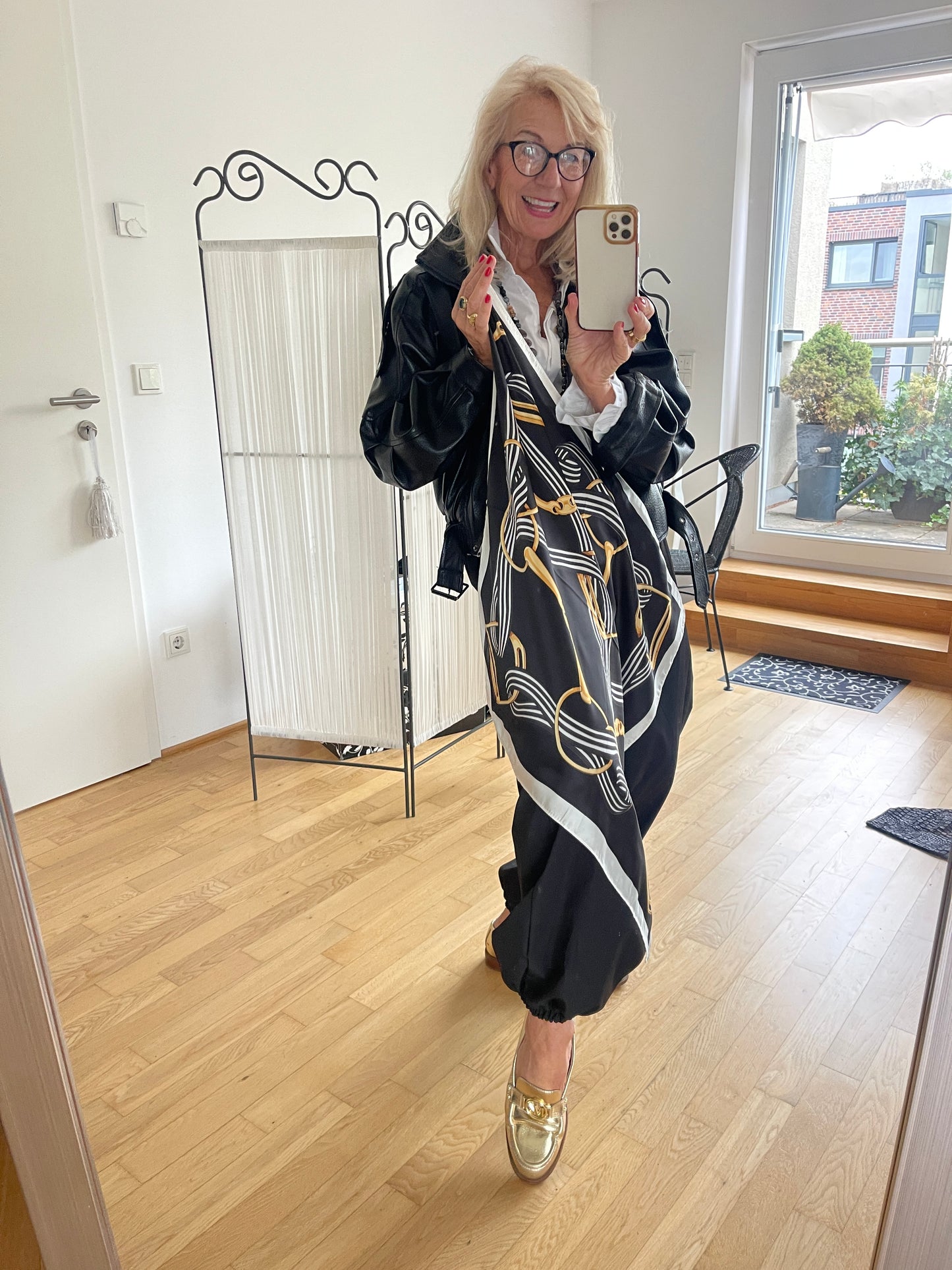 Schal Nikkituch SAPHIR €29,90; so richtig edel; ein tolles Accessoires🍁