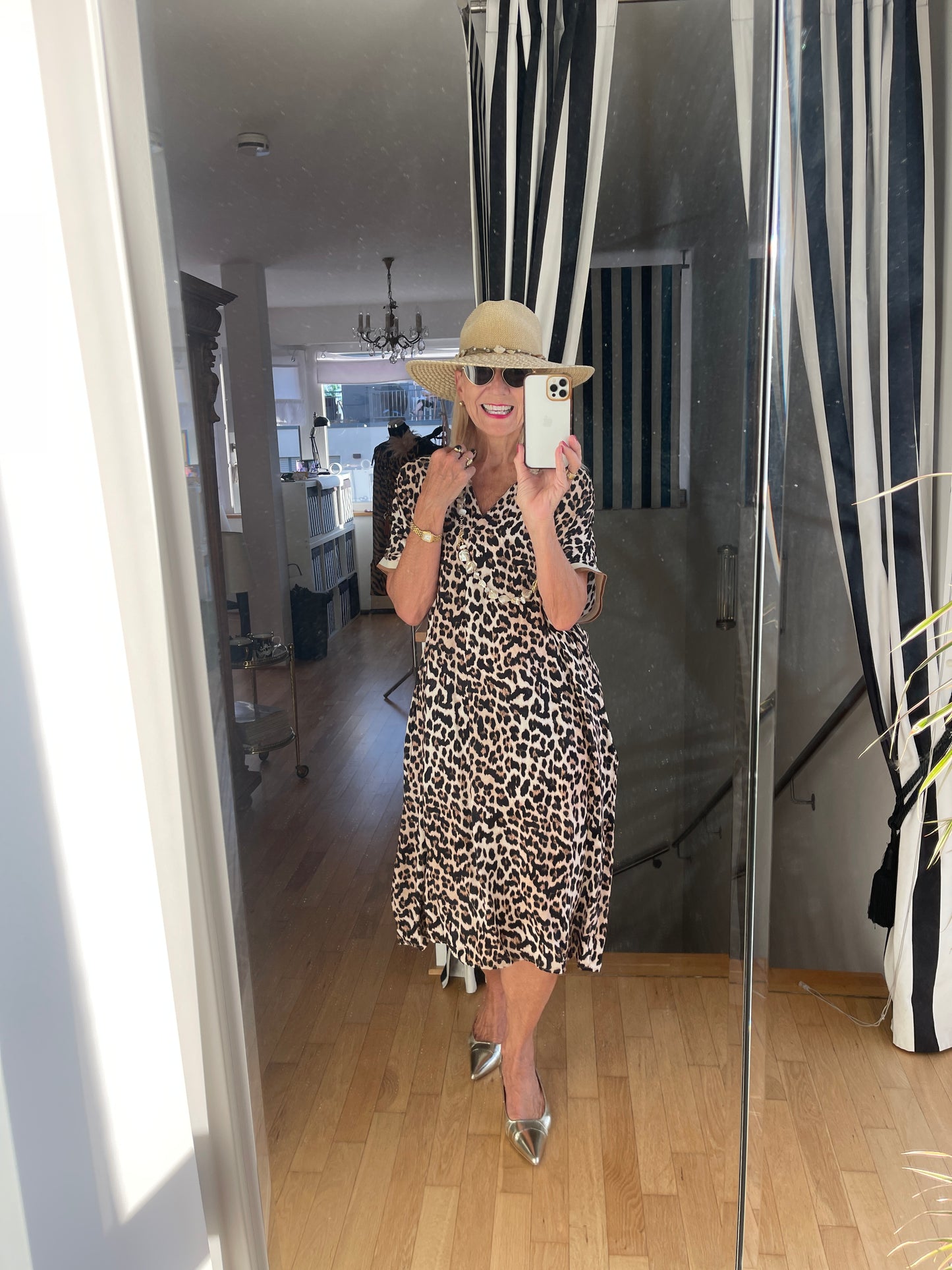 Kleid CAROLL €69,90 statt €99,90; Luftig, lässiger Sommer-Chic im trendigen Animal-Print; perfekt auch für XXXL-Größen