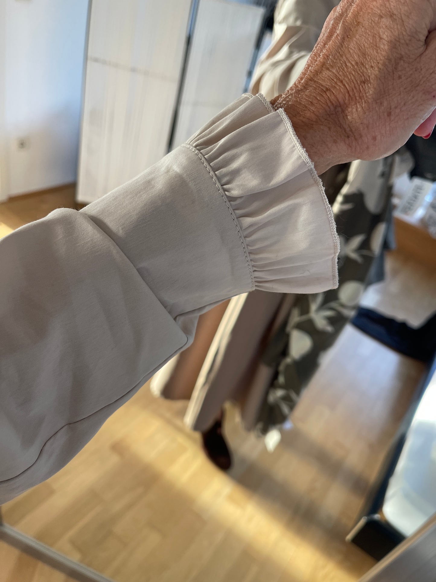Bluse MARMARIS beige €79,90; edler Klassiker mit dem gewissen Etwas