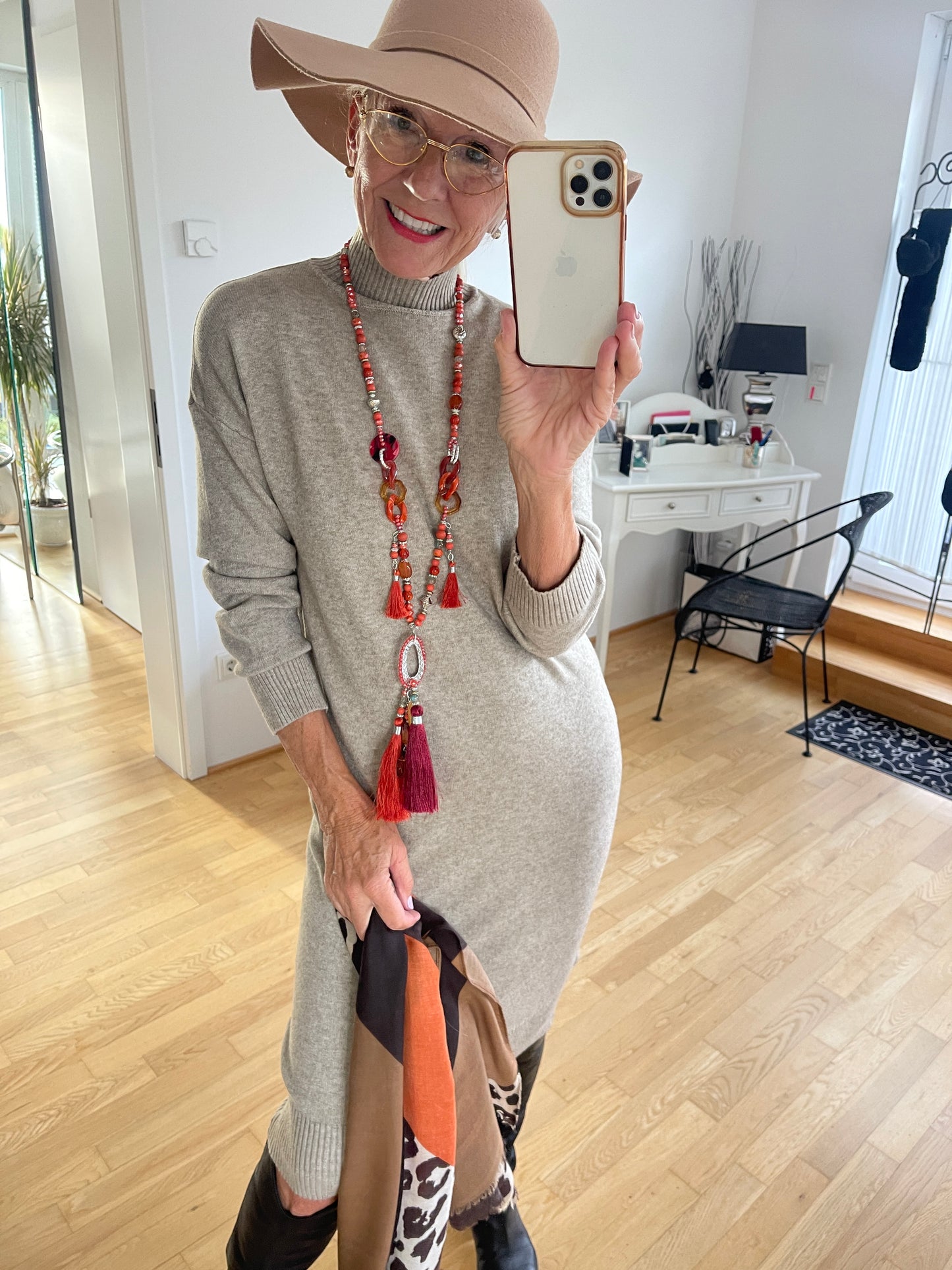 Kleid NASTI beige;  „IM BLACK-FRIDAY OUTLET“ nur noch €59,90 statt €99,90; klasse sitzendes, super edles und toll kombinierbares Strickkleid