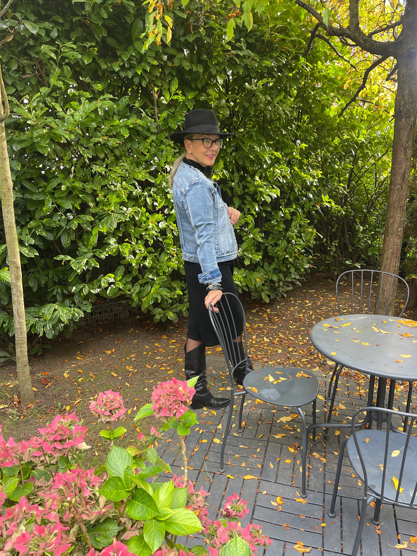 Jacke KIKKI €79,90 statt €99,90; „ Im Black-Friday-Outlet“, super edel wie lässige Jeans-Jacke; unser FASHIONISTA-TIP