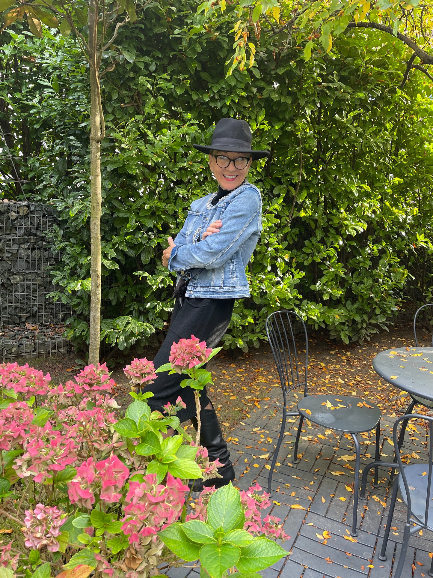 Jacke KIKKI €79,90 statt €99,90; „ Im Black-Friday-Outlet“, super edel wie lässige Jeans-Jacke; unser FASHIONISTA-TIP