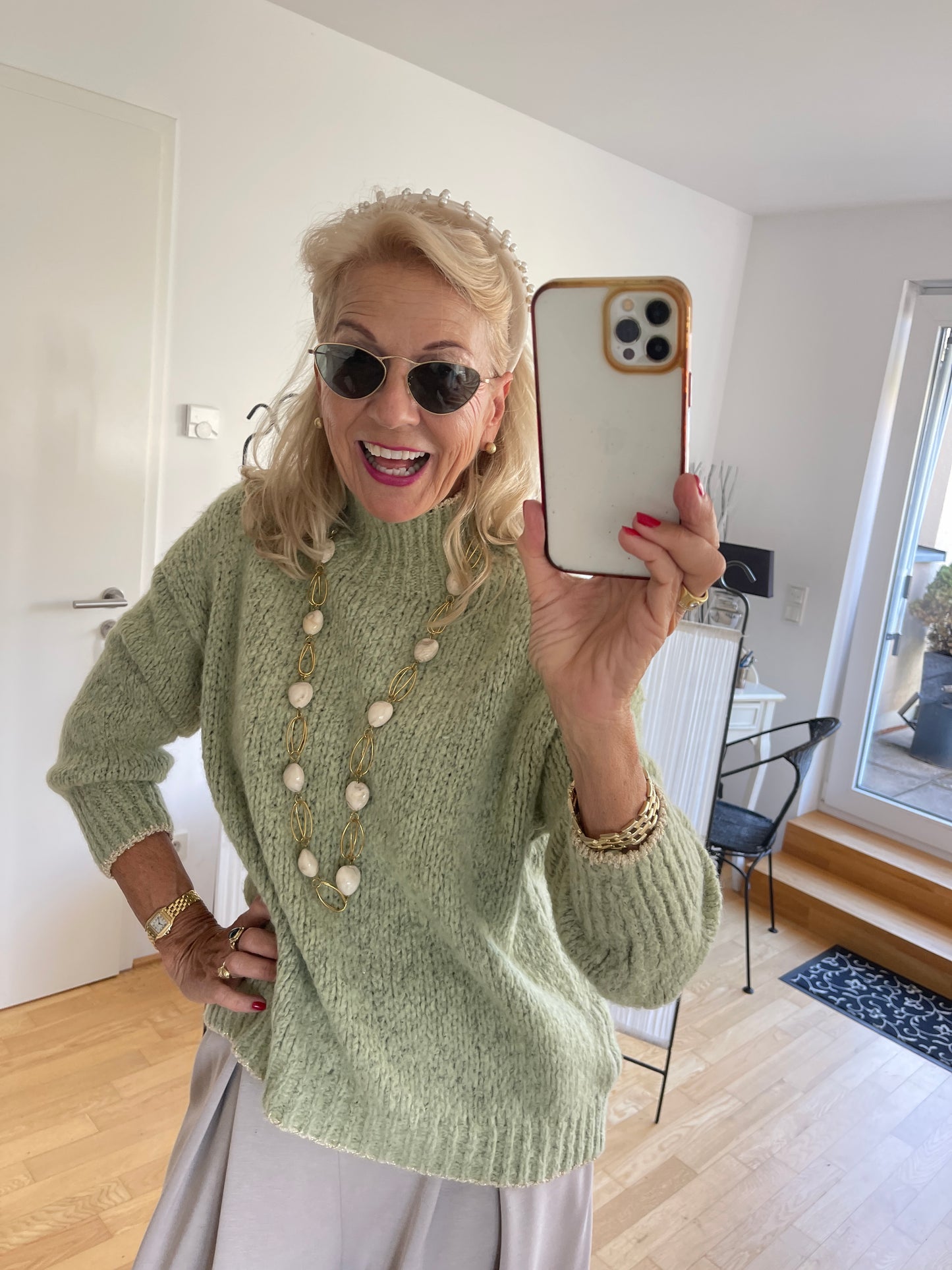 Pullover SAMANTHA green €89,90; zarte Farben auch an kühlen Tagen🍂