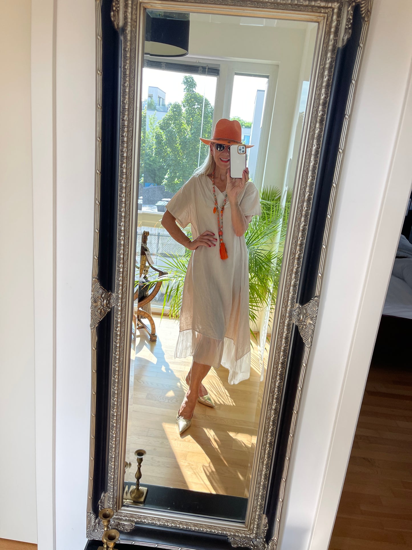 Kleid MARGOT beige €79,90 statt €109,90; auch starke Größen lieben extravagante Mode
