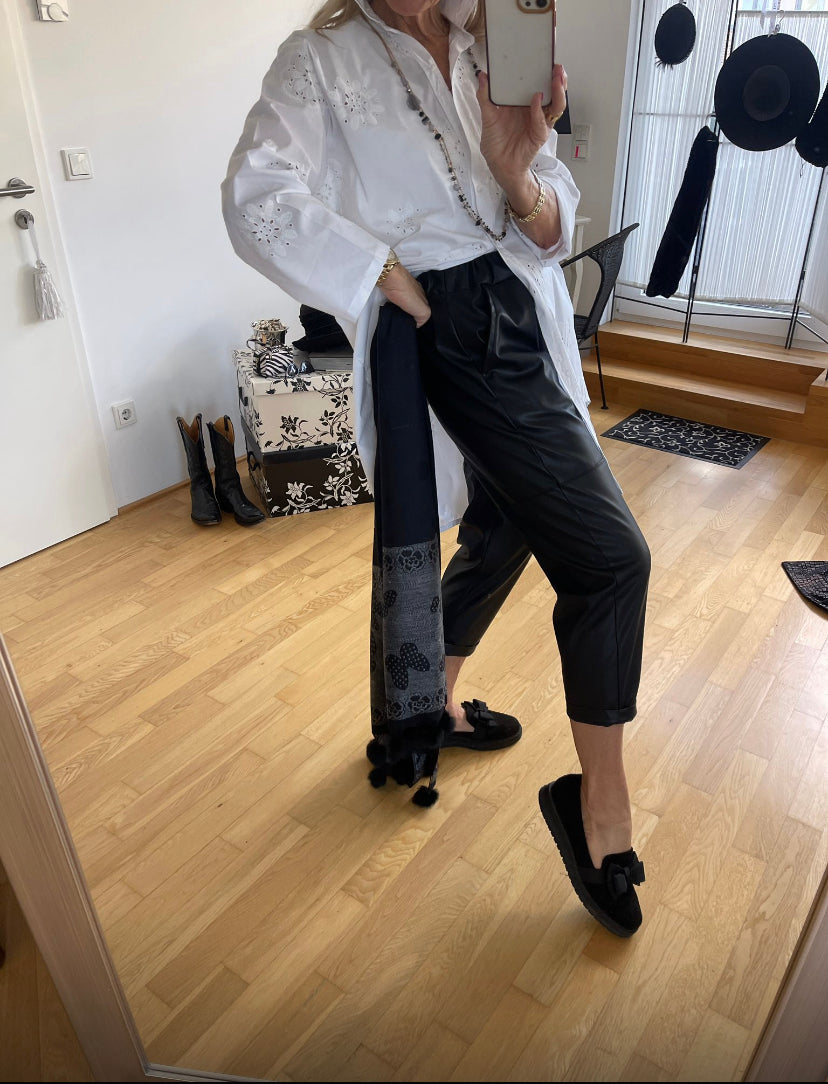 Hose OZIAS black Gr.M/L;  „JETZT SCHON IM BLACK-FRIDAY OUTLET“ nur noch €49,90 statt €99,90 super sitzendes Vegan-Leather-Modell