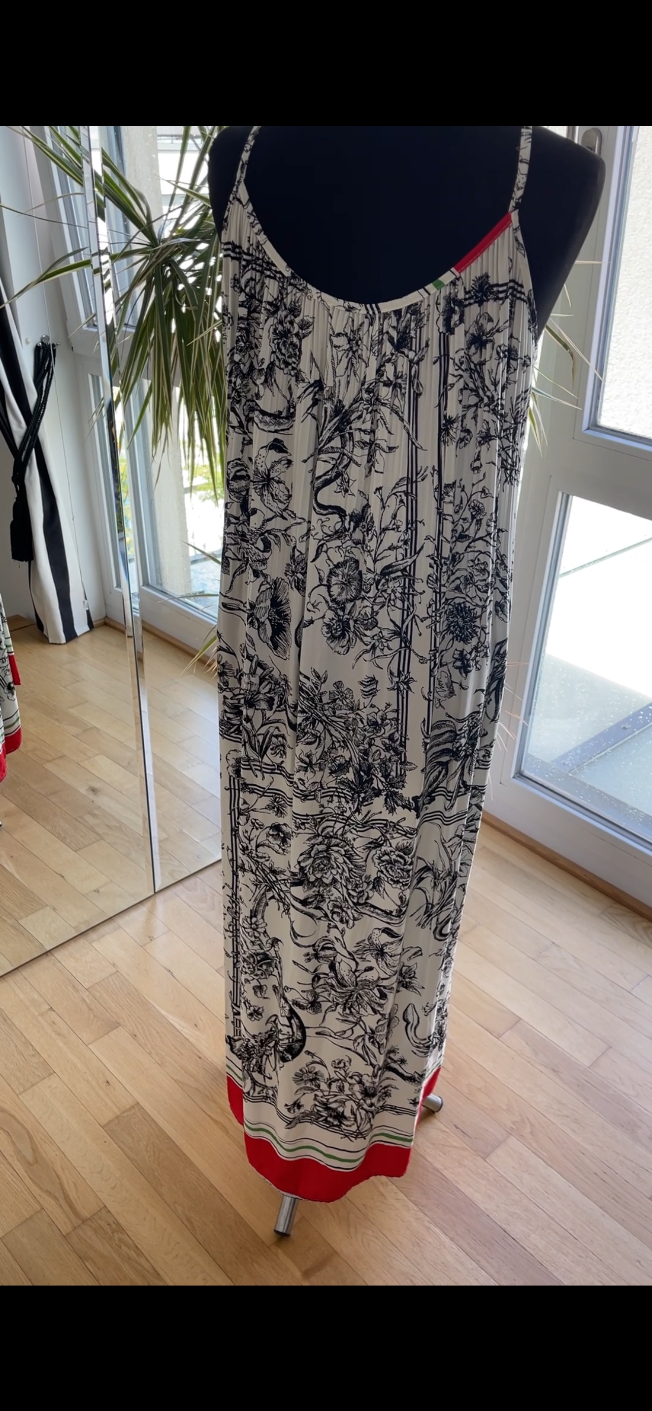 Kleid JOSELYN €119,90… super trendy, ein wirklicher Sommertraum