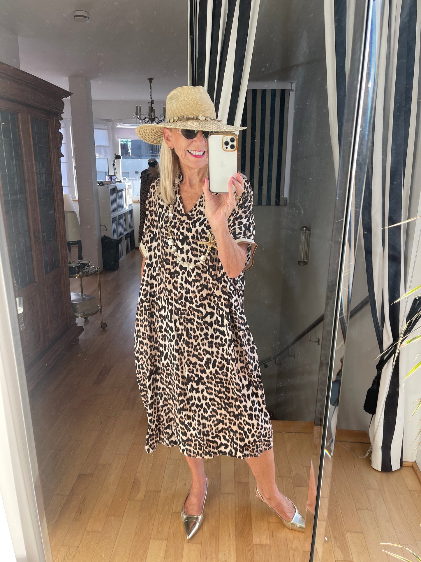 Kleid CAROLL €69,90 statt €99,90; Luftig, lässiger Sommer-Chic im trendigen Animal-Print; perfekt auch für XXXL-Größen