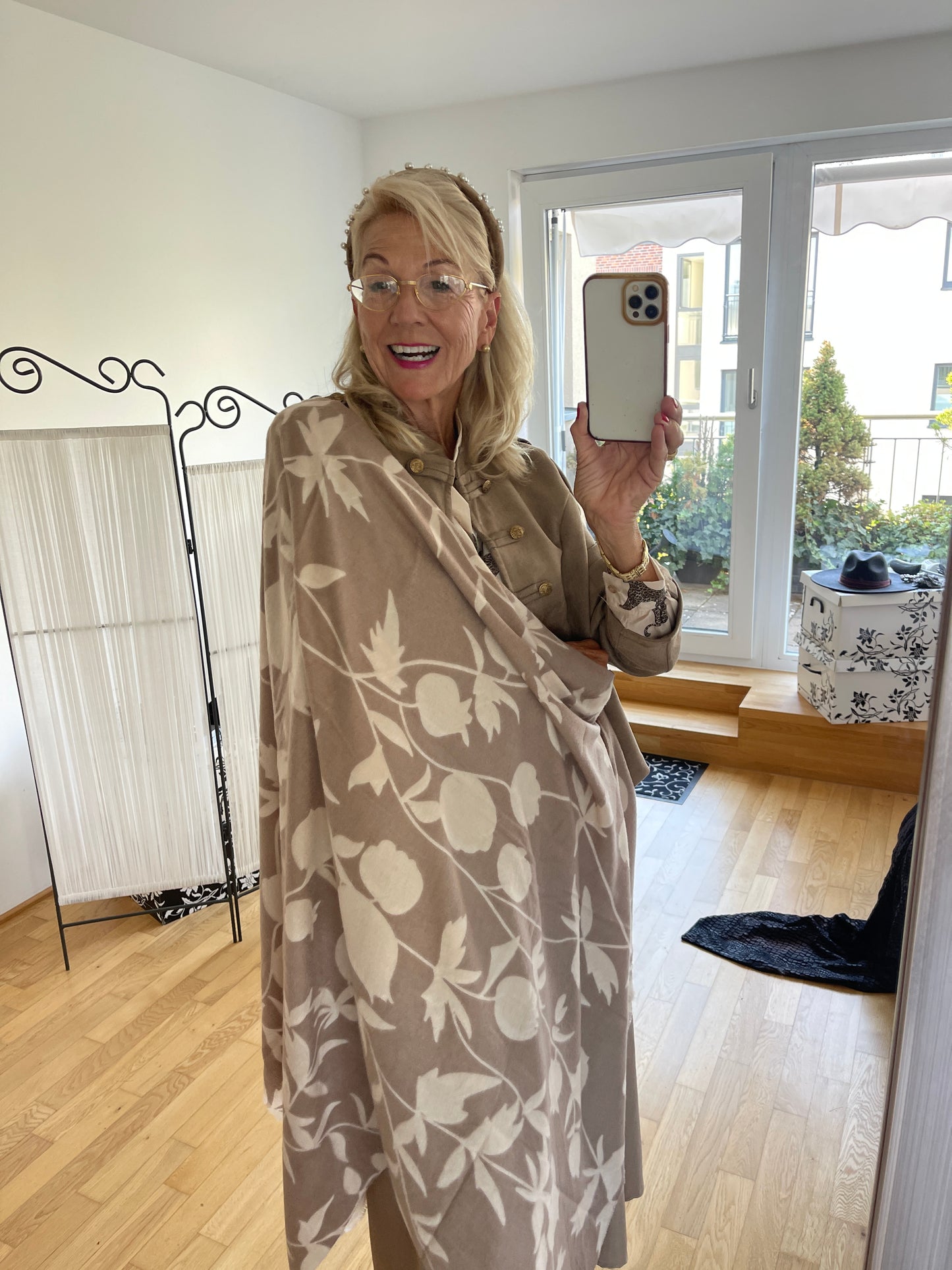 Schal PENELOPE taupe/beige €49,90; so soft, so edel und so herrlich angenehm