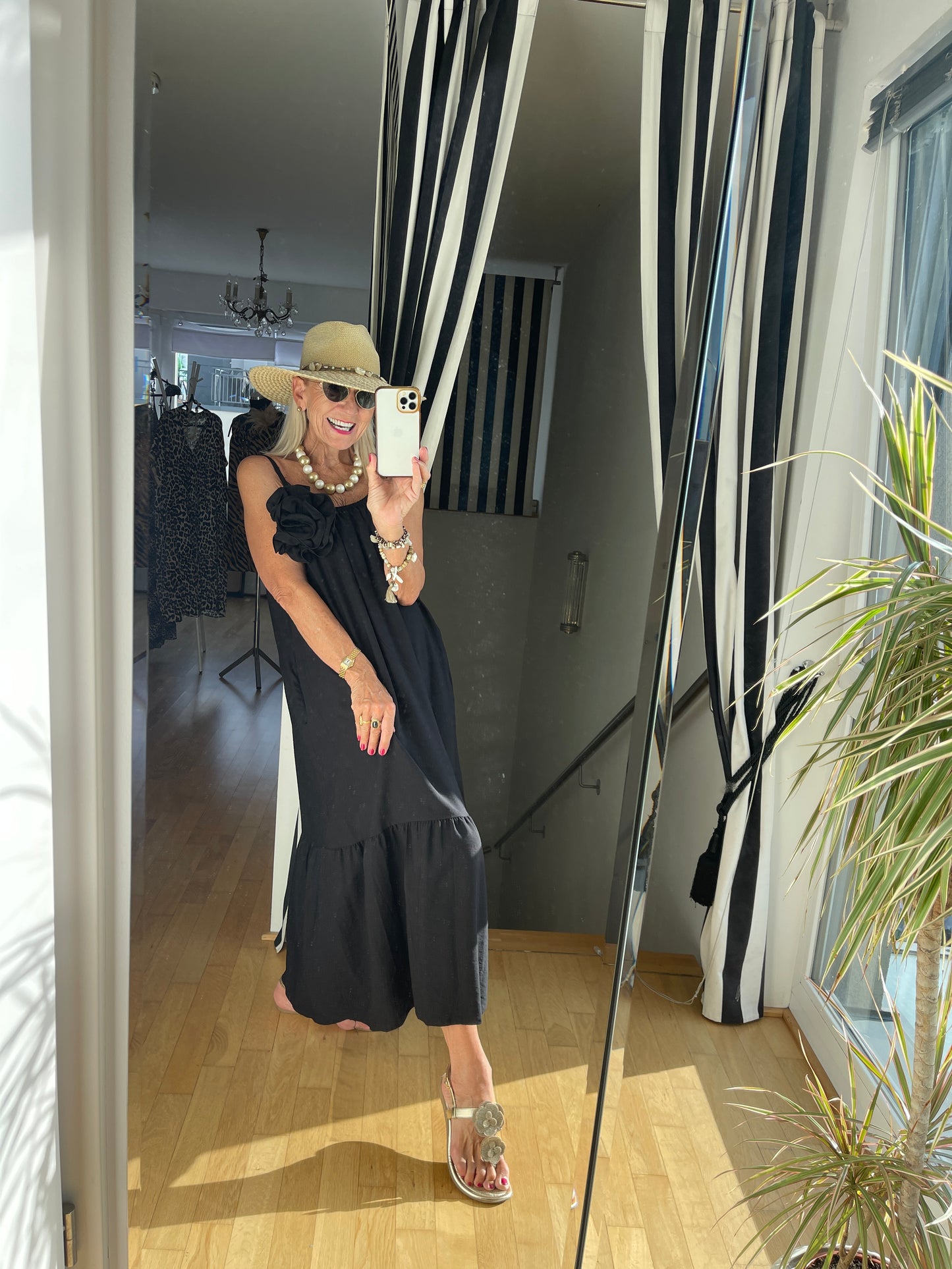 Kleid ROSETTE €89,90 statt €129,90; … so ein schickes „ KLEINES SCHWARZES“ gehört in jeden Kleiderschrank