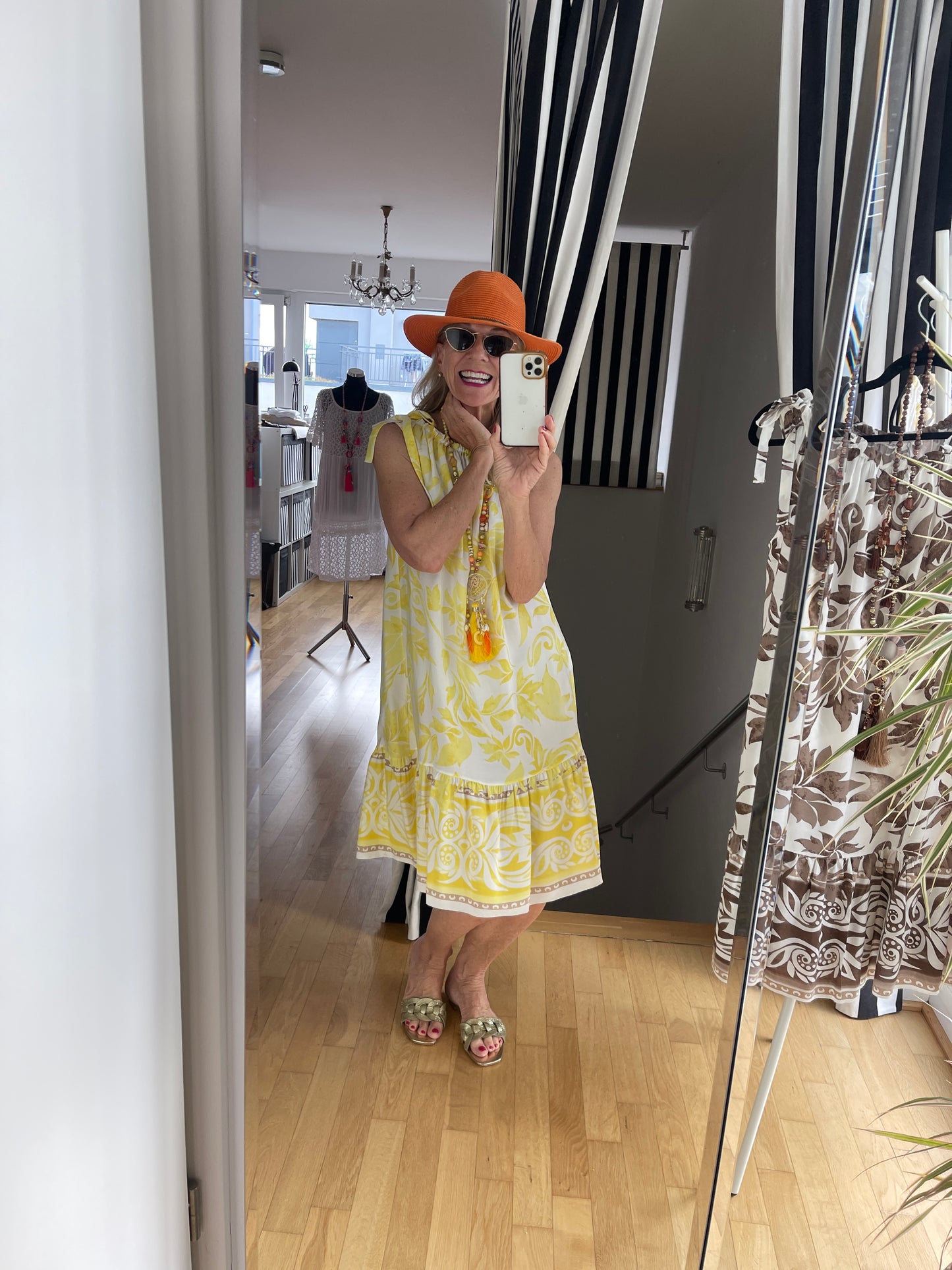 Kleid RICHI gelb €69,90; …. Sind uns heiße Tage so richtig willkommen